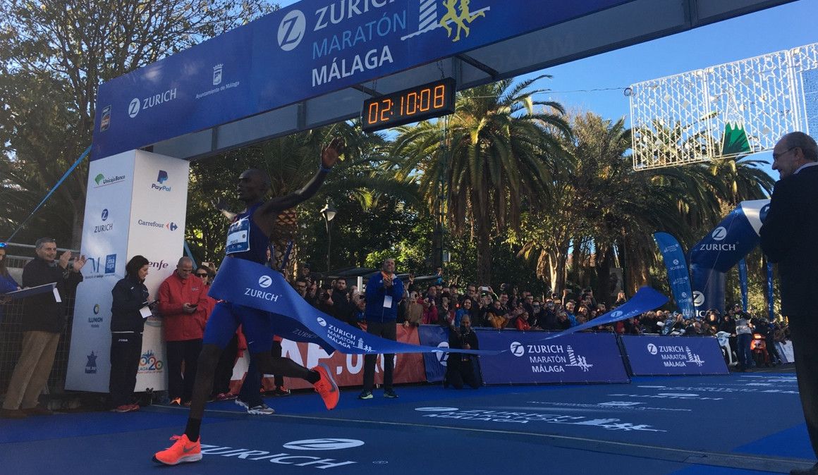 Récord y victoria para la liebre en el Maratón de Málaga