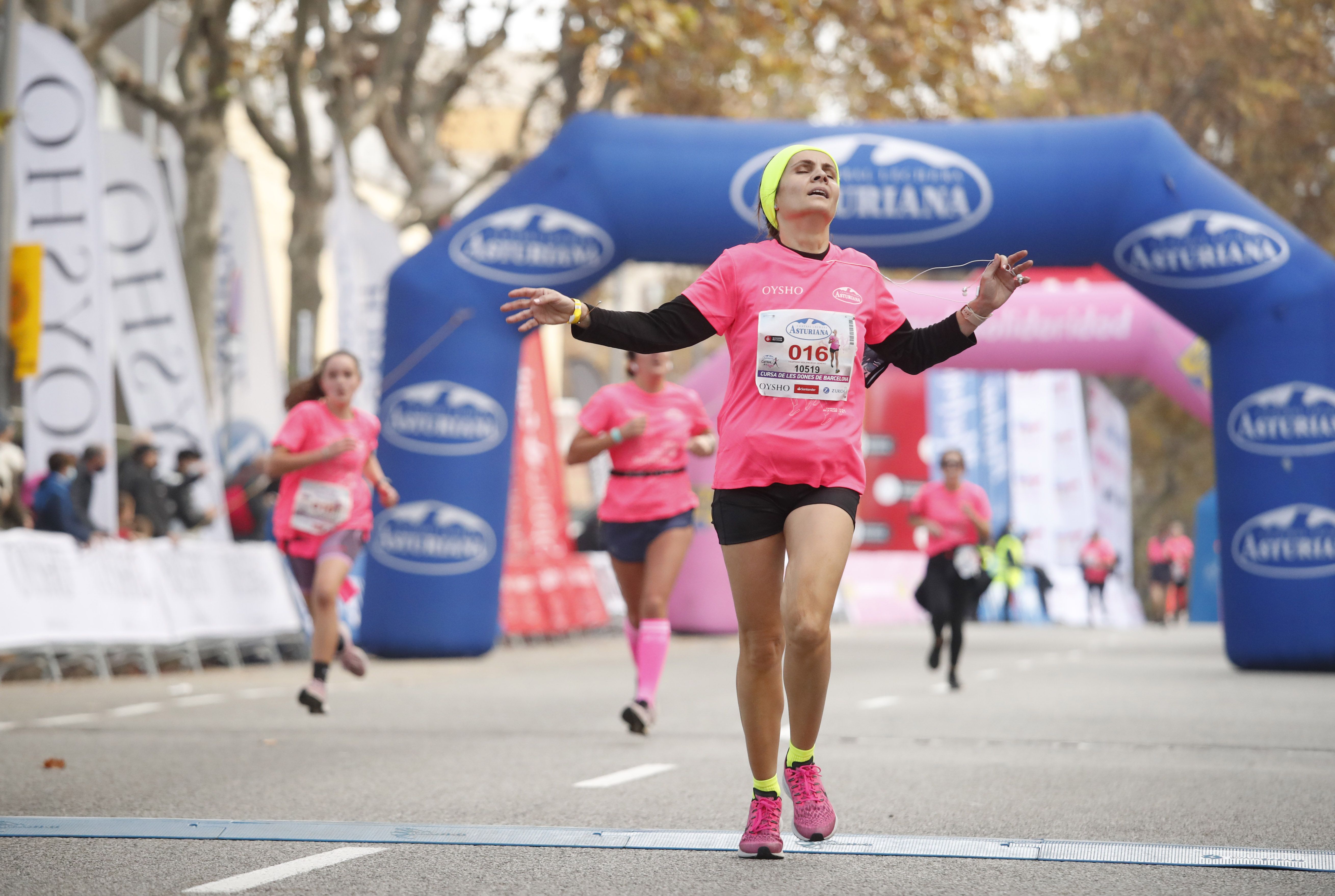 Las mejores fotos de la Carrera de la Mujer Central Lechera Asturiana Barcelona 2021 (LLEGADAS)
