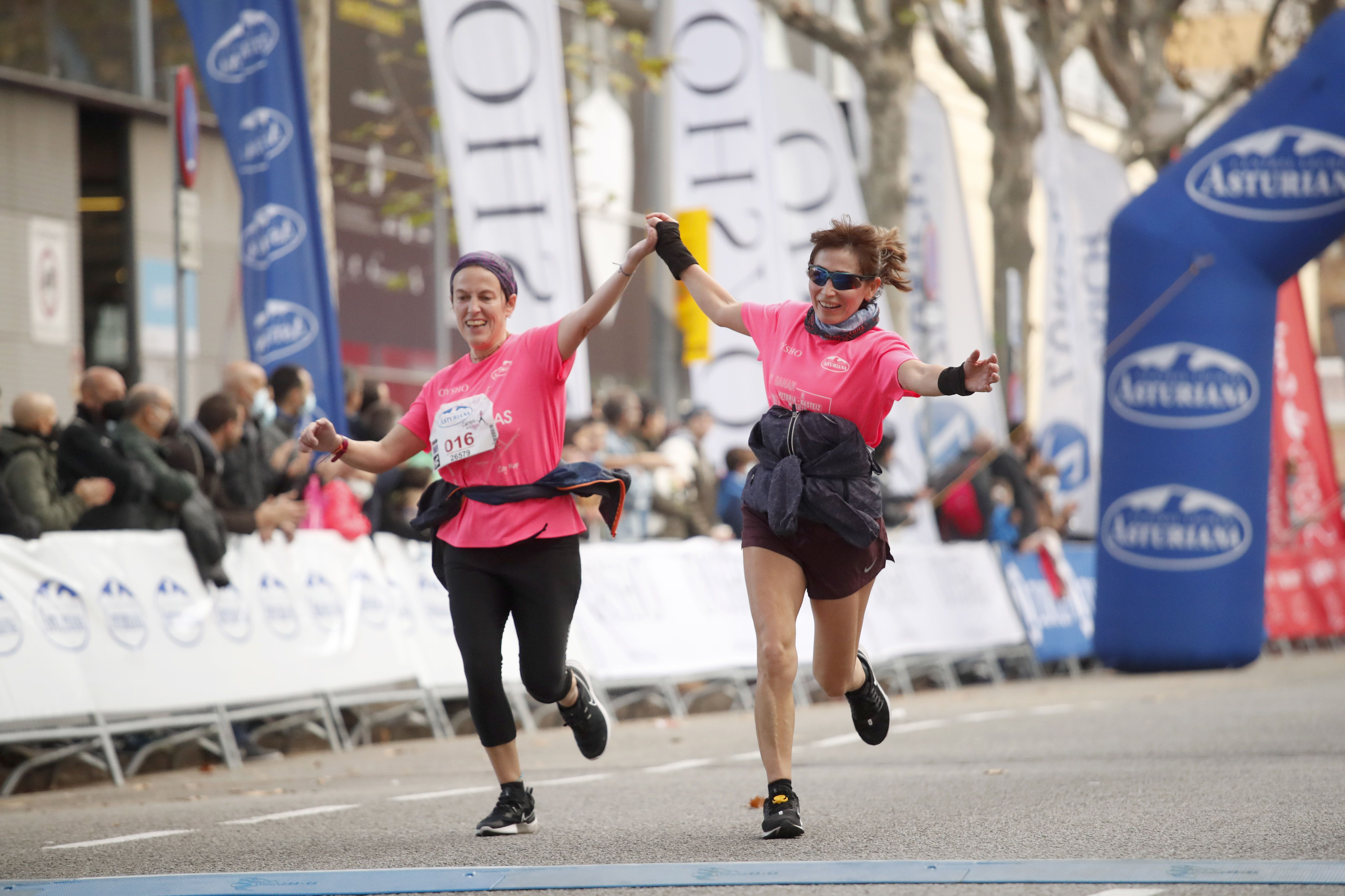Las mejores fotos de la Carrera de la Mujer Central Lechera Asturiana Barcelona 2021 (LLEGADAS)