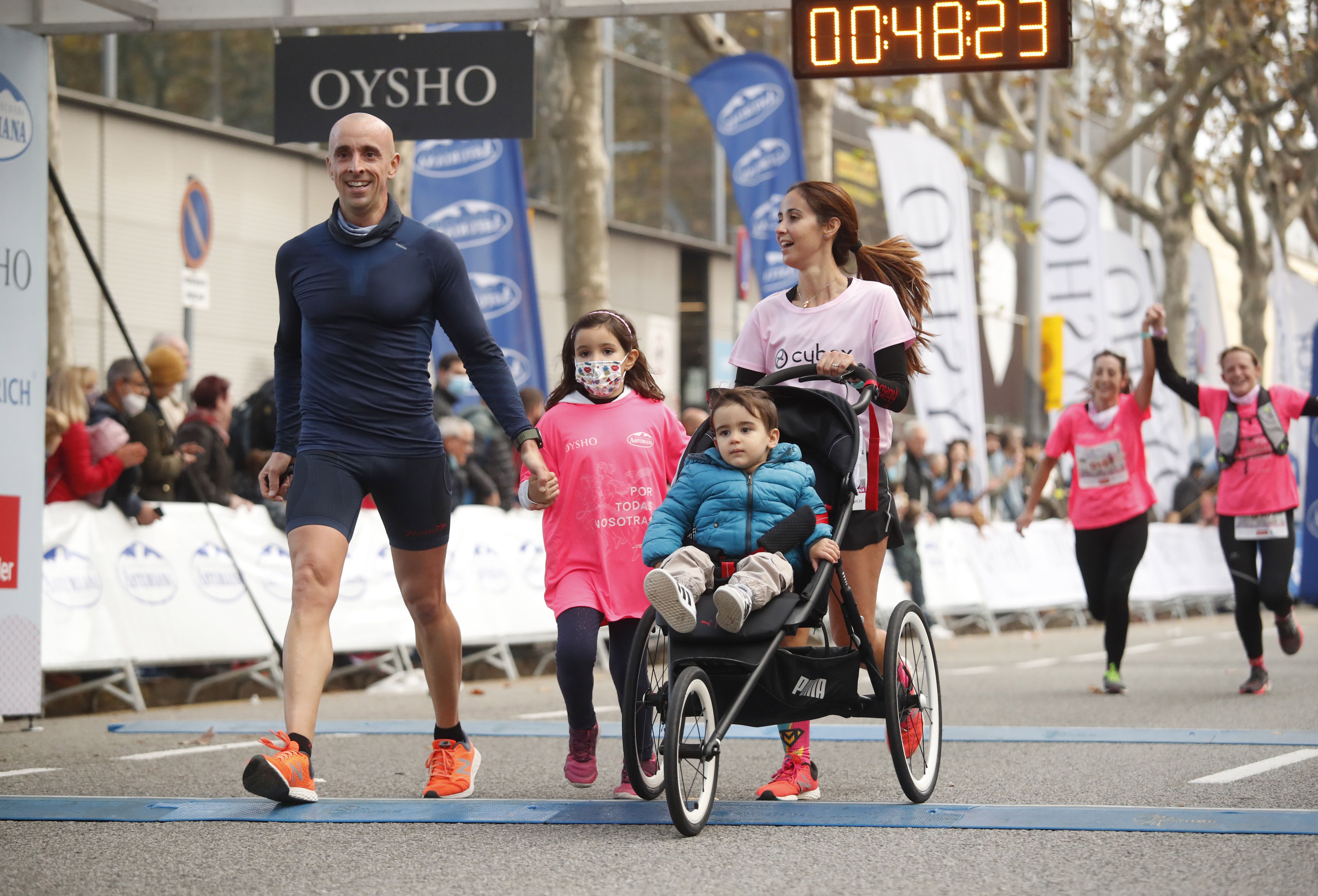 Las mejores fotos de la Carrera de la Mujer Central Lechera Asturiana Barcelona 2021 (LLEGADAS)