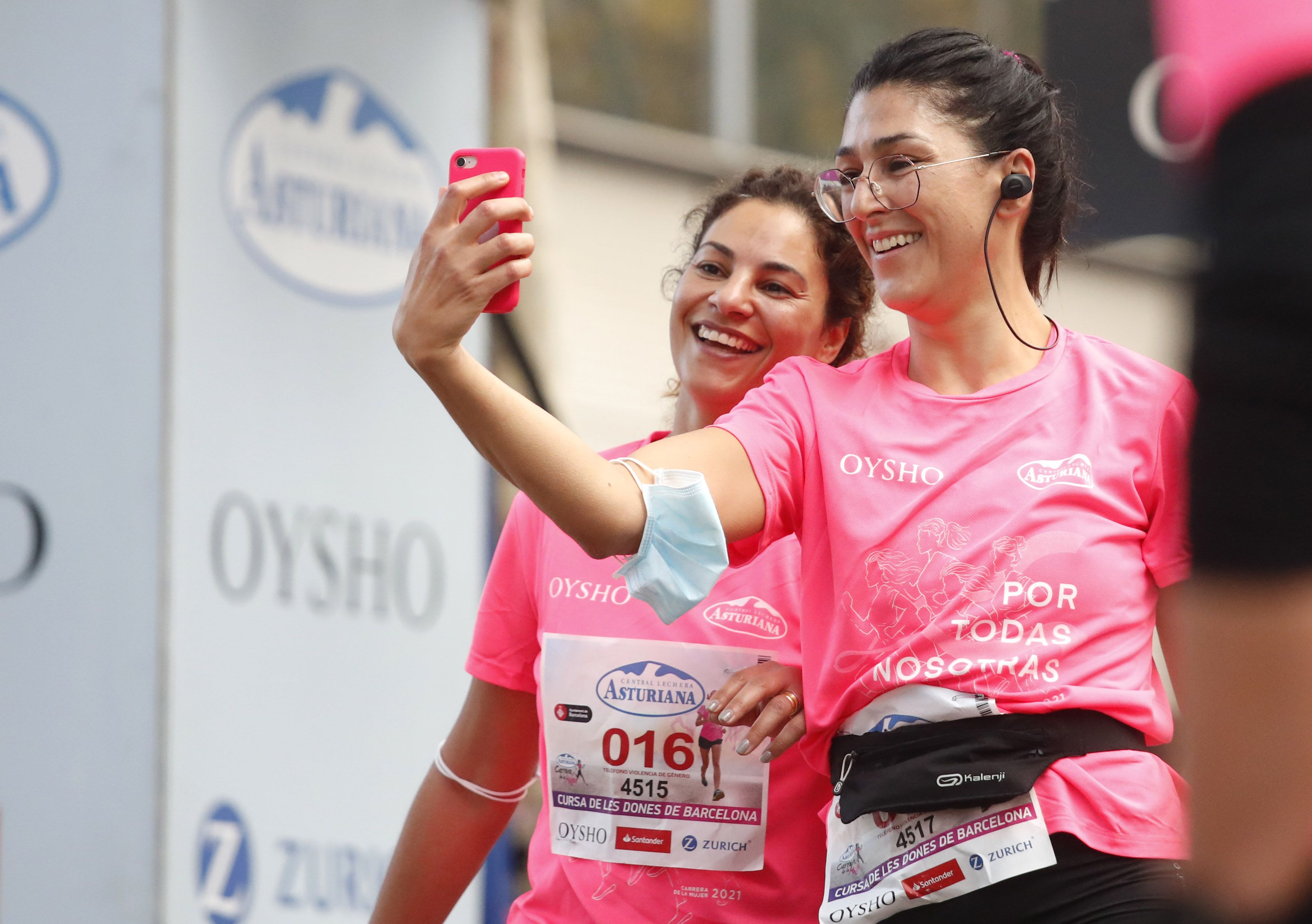  Las mejores fotos de la Carrera de la Mujer Central Lechera Asturiana Barcelona 2021 (LLEGADAS)