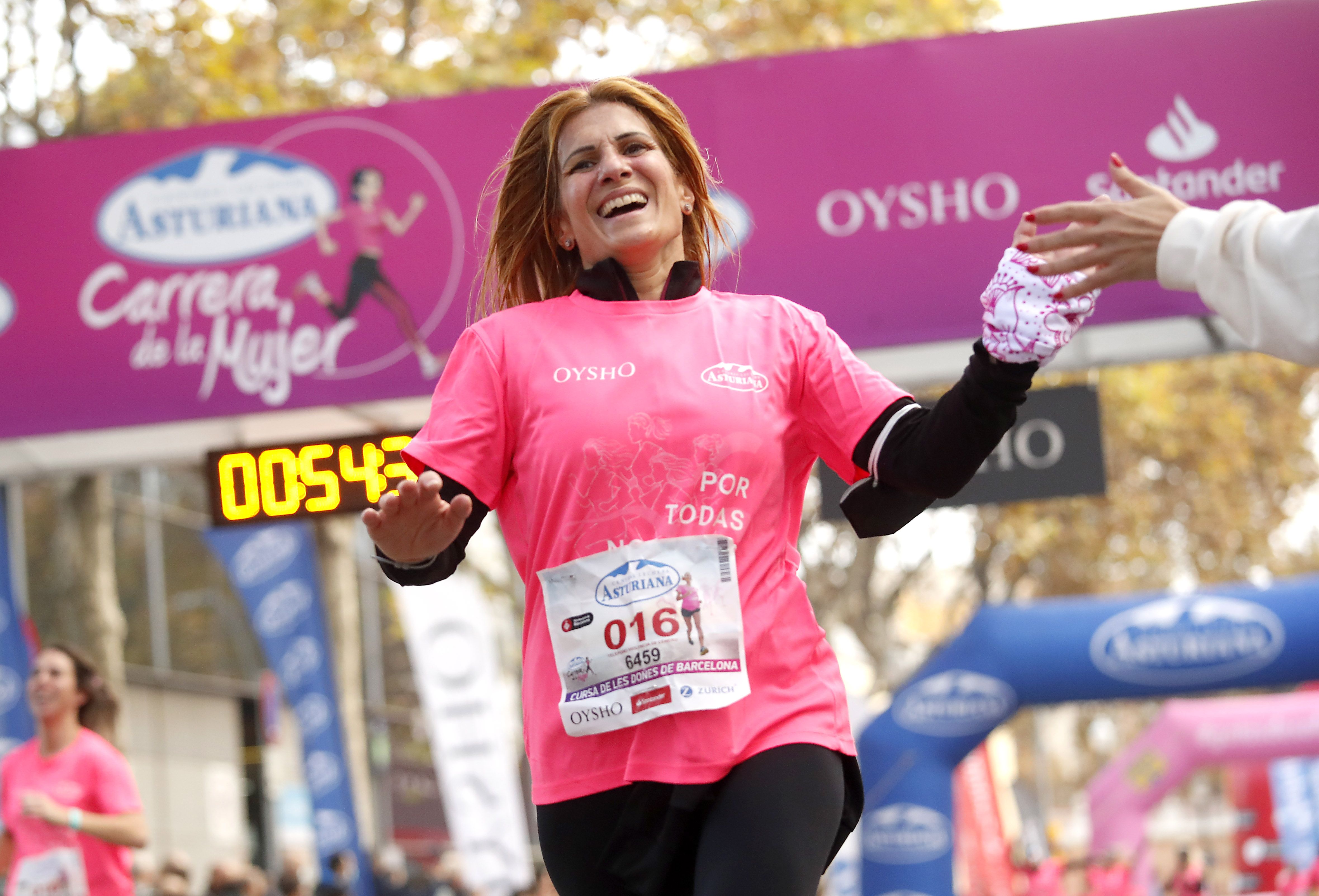 Las mejores fotos de la Carrera de la Mujer Central Lechera Asturiana Barcelona 2021 (LLEGADAS)
