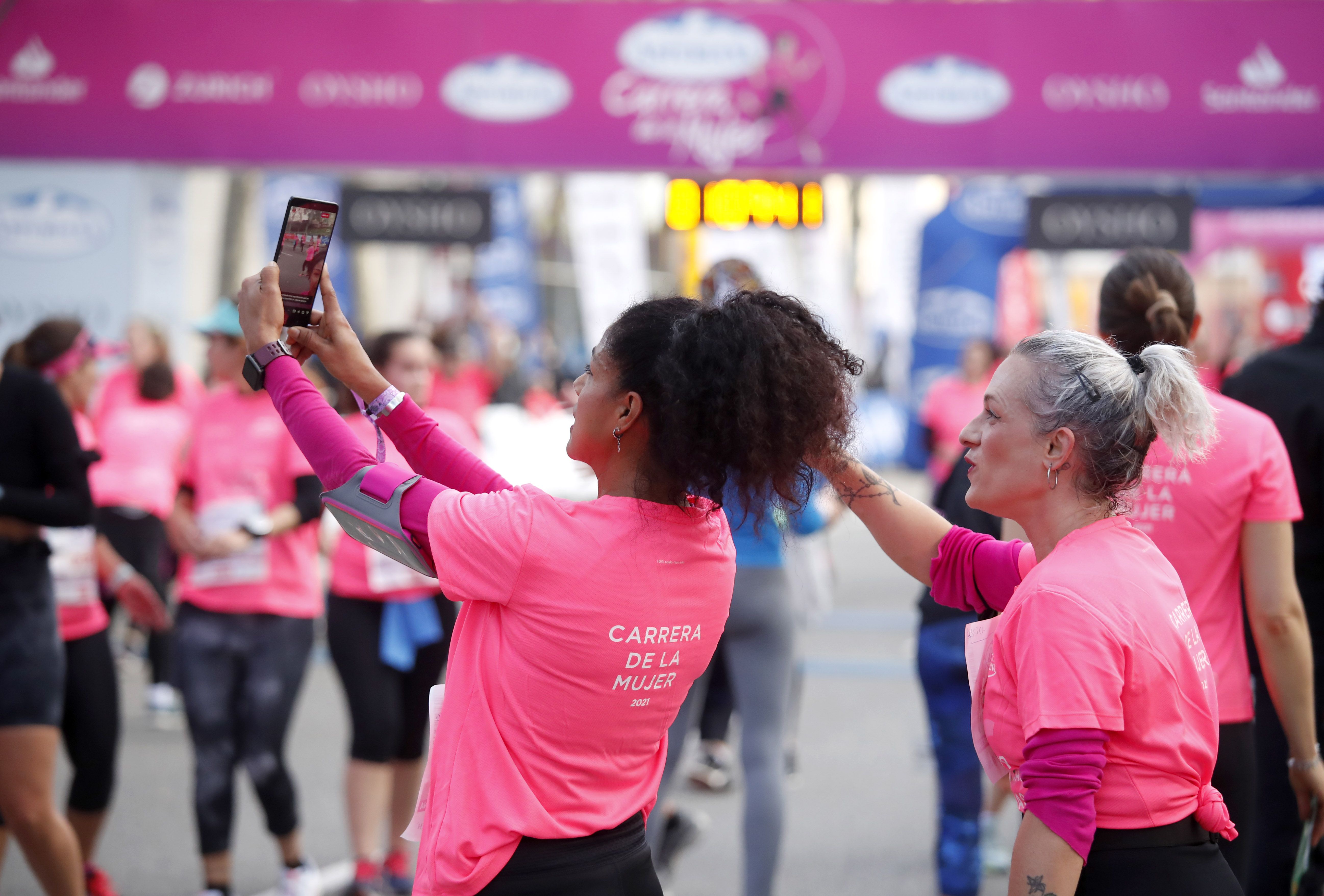 Las mejores fotos de la Carrera de la Mujer Central Lechera Asturiana Barcelona 2021 (LLEGADAS)