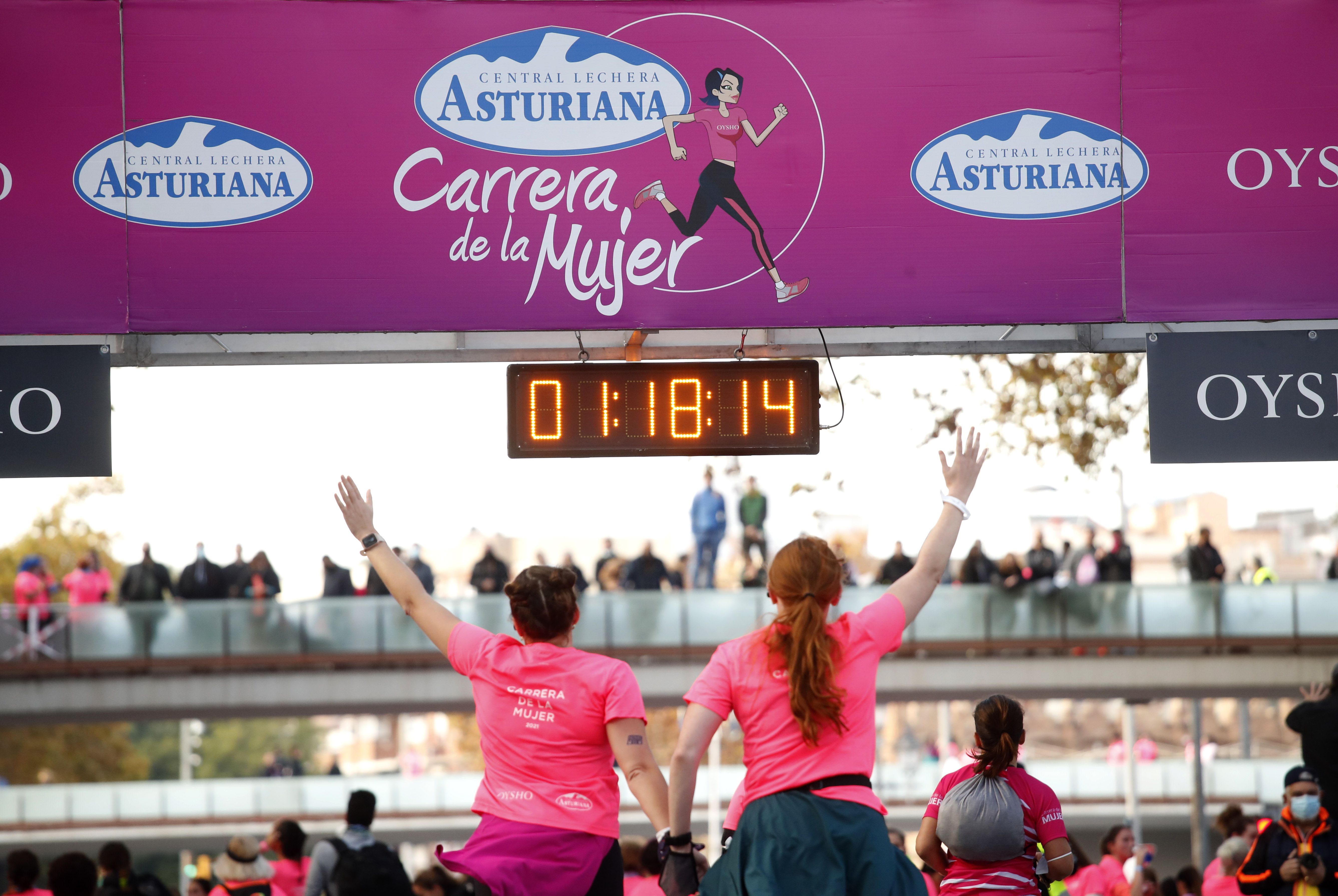 Las mejores fotos de la Carrera de la Mujer Central Lechera Asturiana Barcelona 2021 (LLEGADAS)