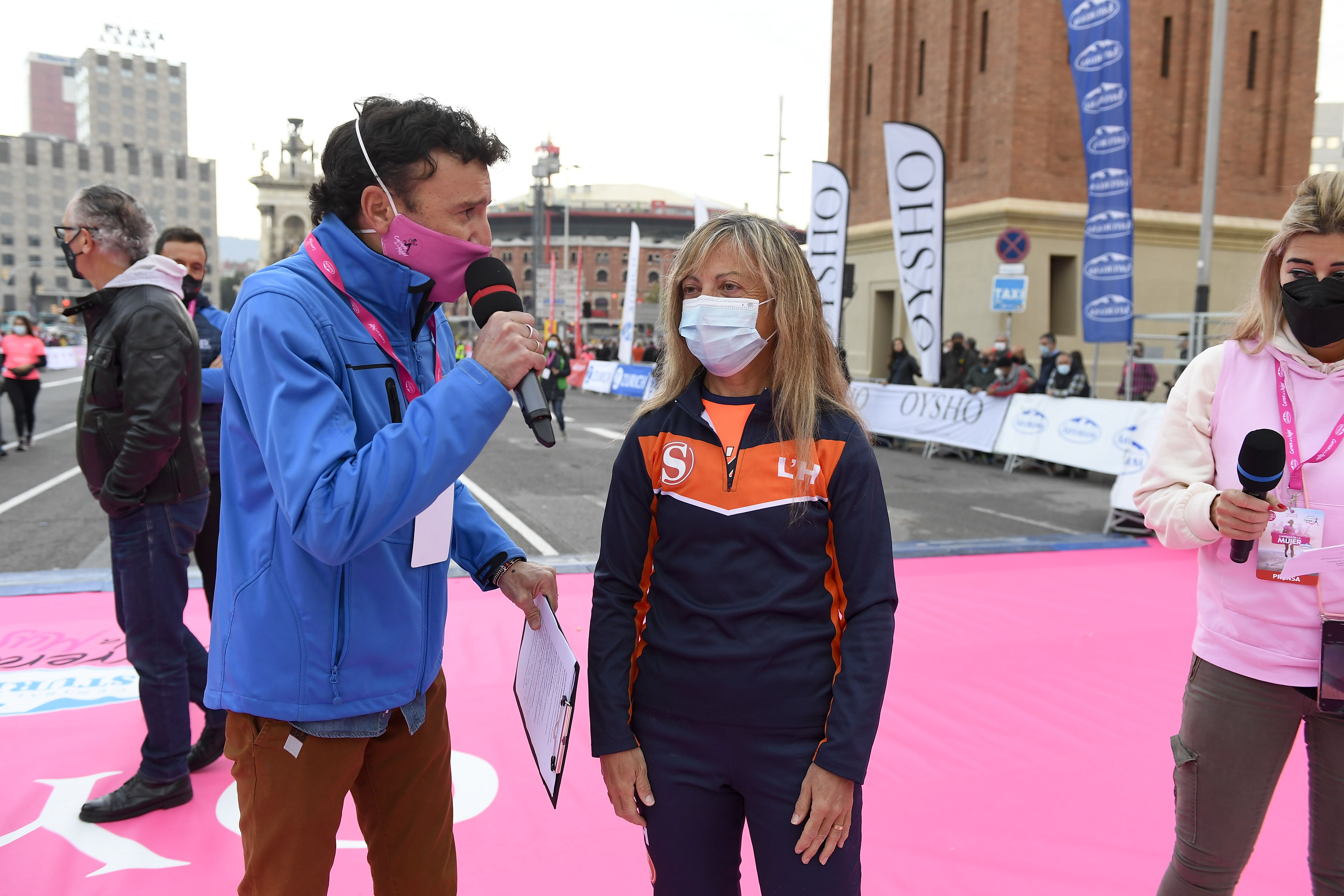 Las mejores fotos de la Carrera de la Mujer Central Lechera Asturiana Barcelona 2021 (HOMENAJES DE SALIDA)