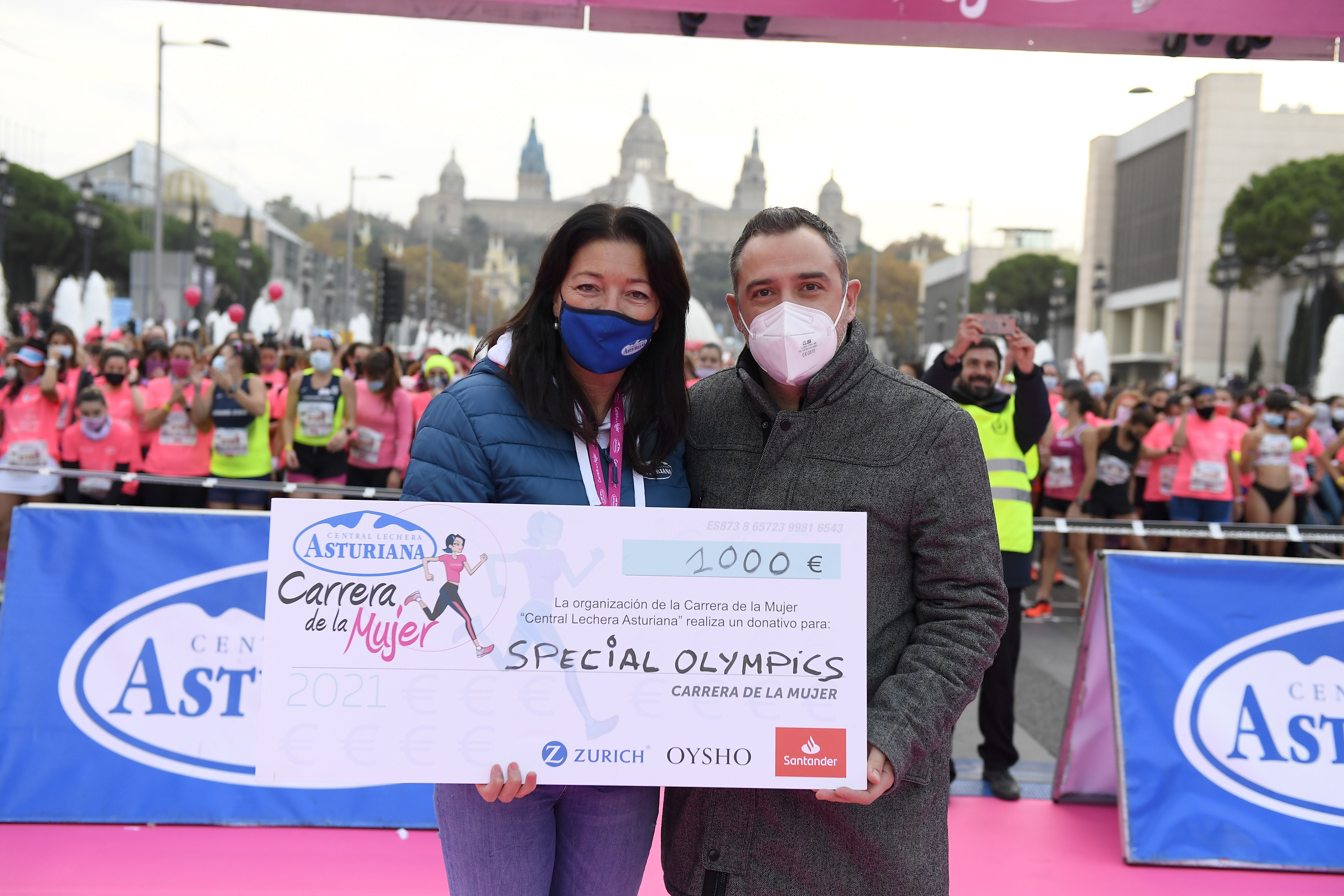 Las mejores fotos de la Carrera de la Mujer Central Lechera Asturiana Barcelona 2021 (HOMENAJES DE SALIDA)