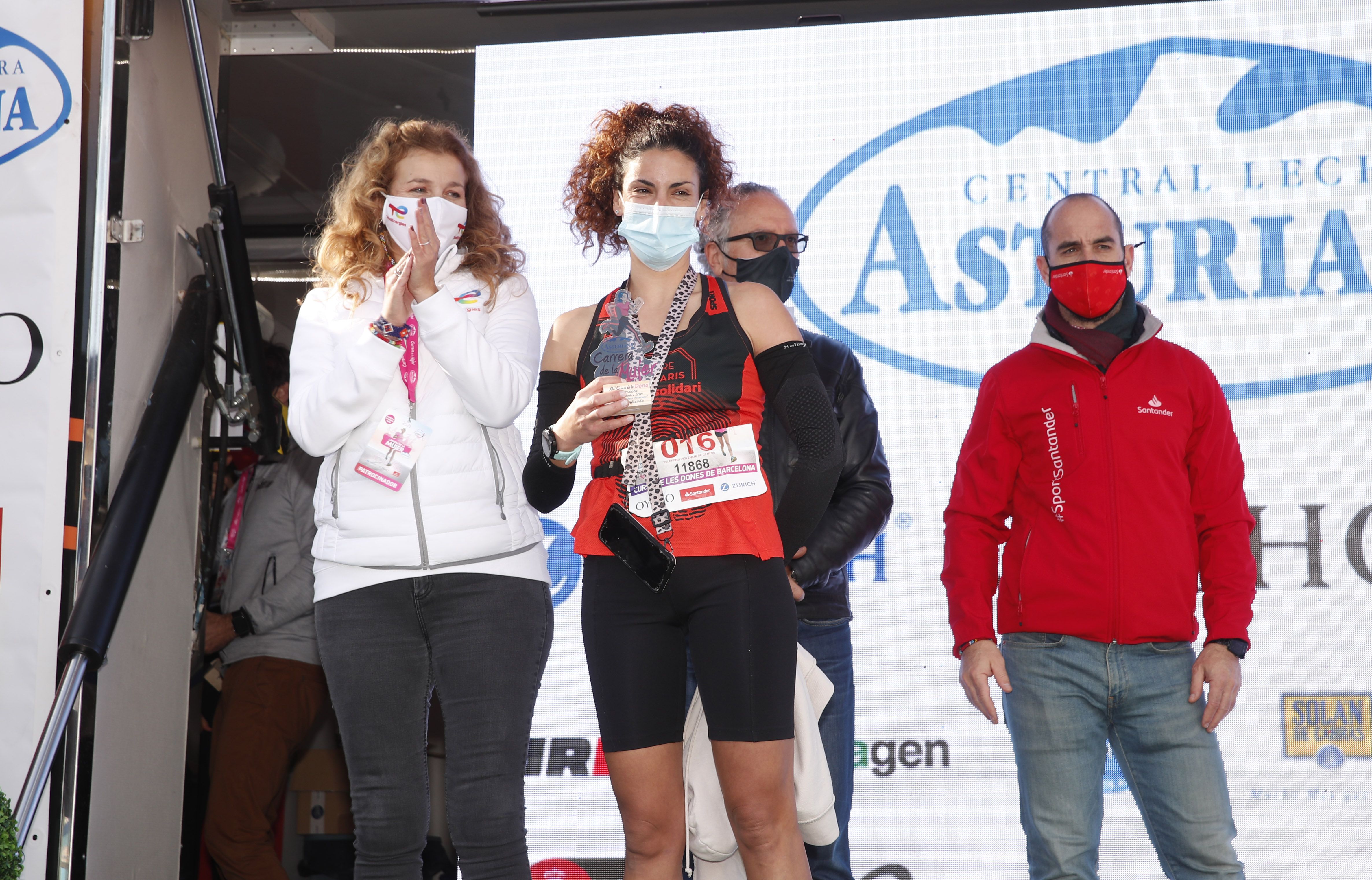 Las mejores fotos de la Carrera de la Mujer Central Lechera Asturiana Barcelona 2021 (CEREMONIAS DE PREMIACIÓN)