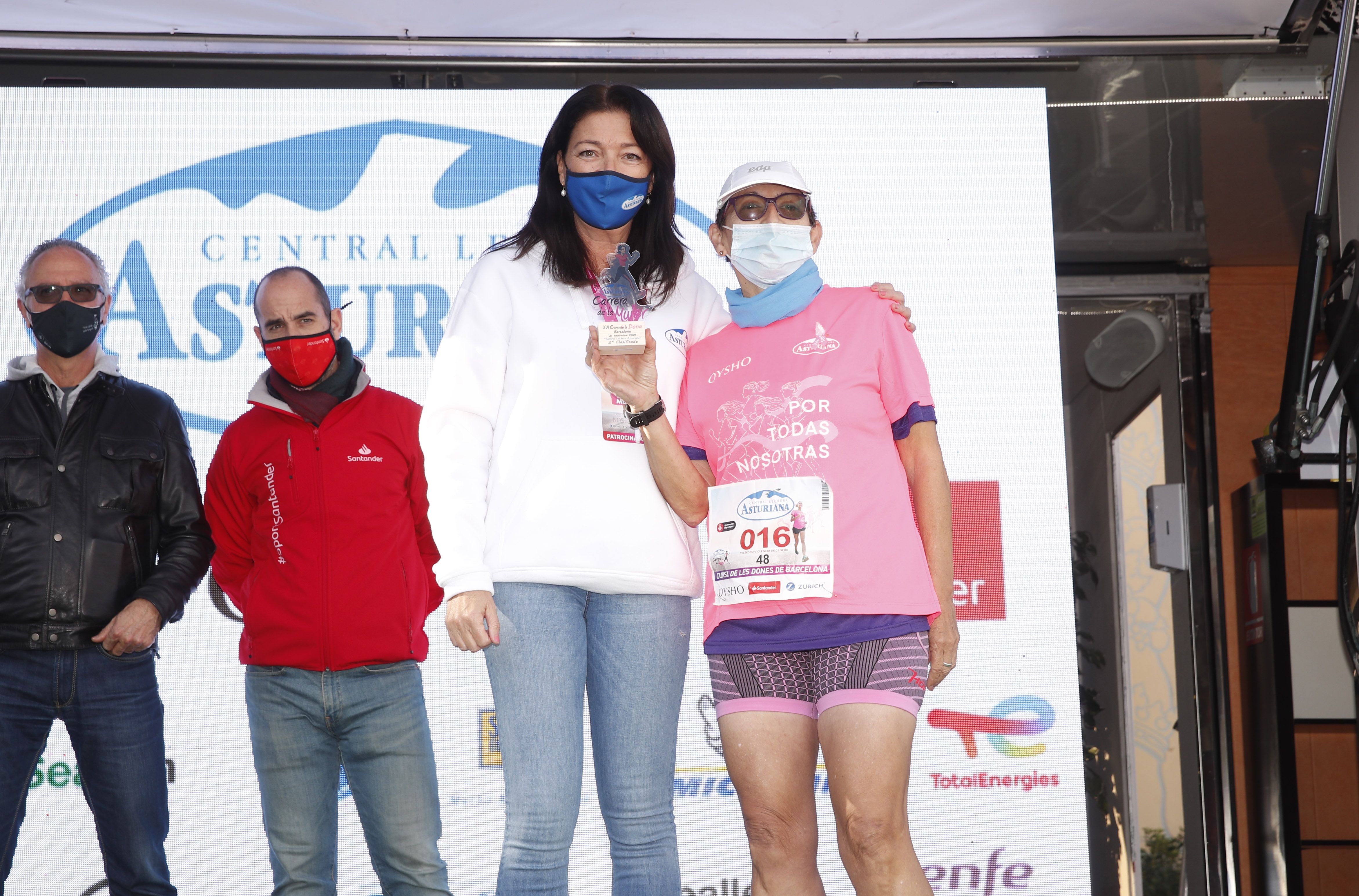 Las mejores fotos de la Carrera de la Mujer Central Lechera Asturiana Barcelona 2021 (CEREMONIAS DE PREMIACIÓN)