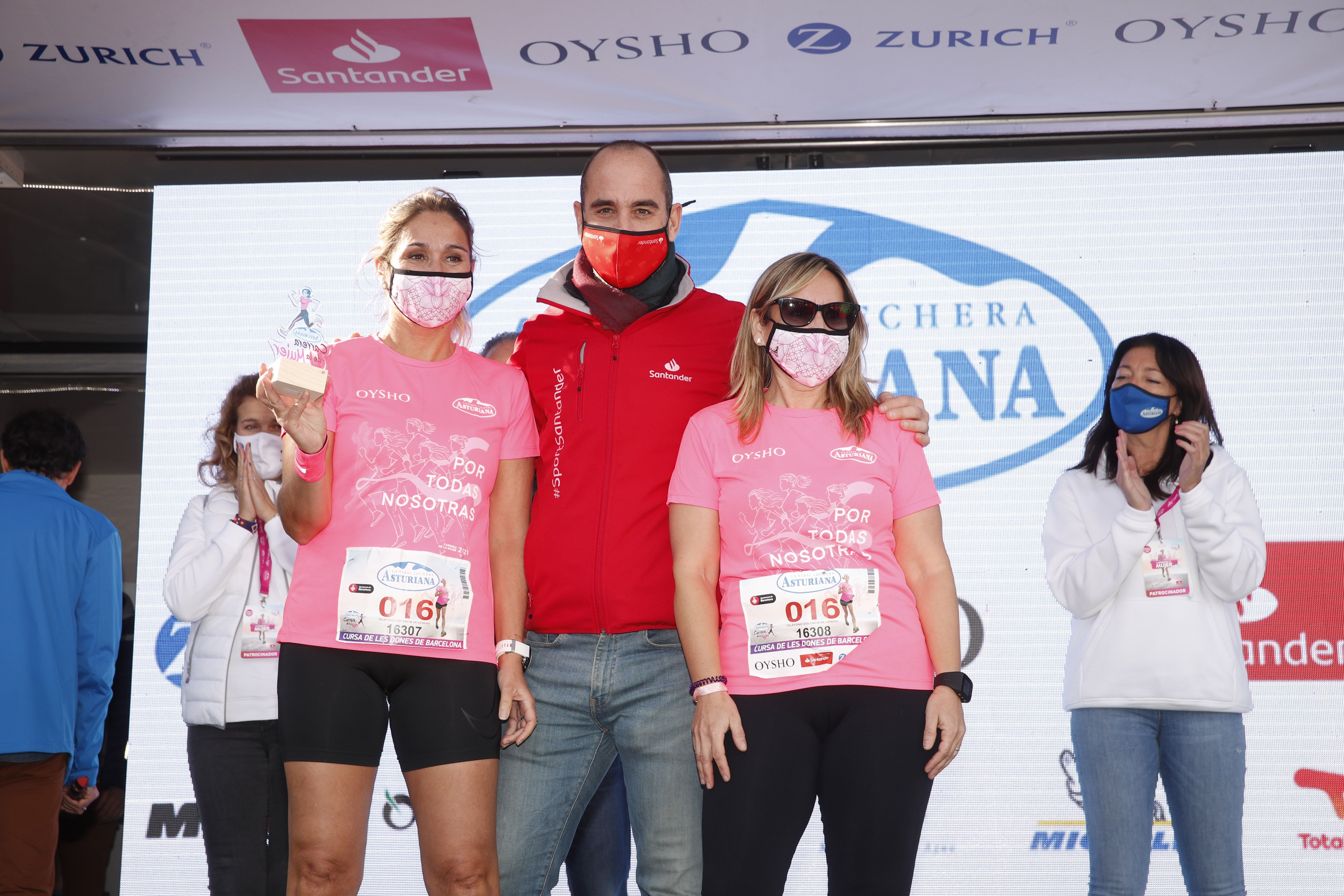Las mejores fotos de la Carrera de la Mujer Central Lechera Asturiana Barcelona 2021 (CEREMONIAS DE PREMIACIÓN)