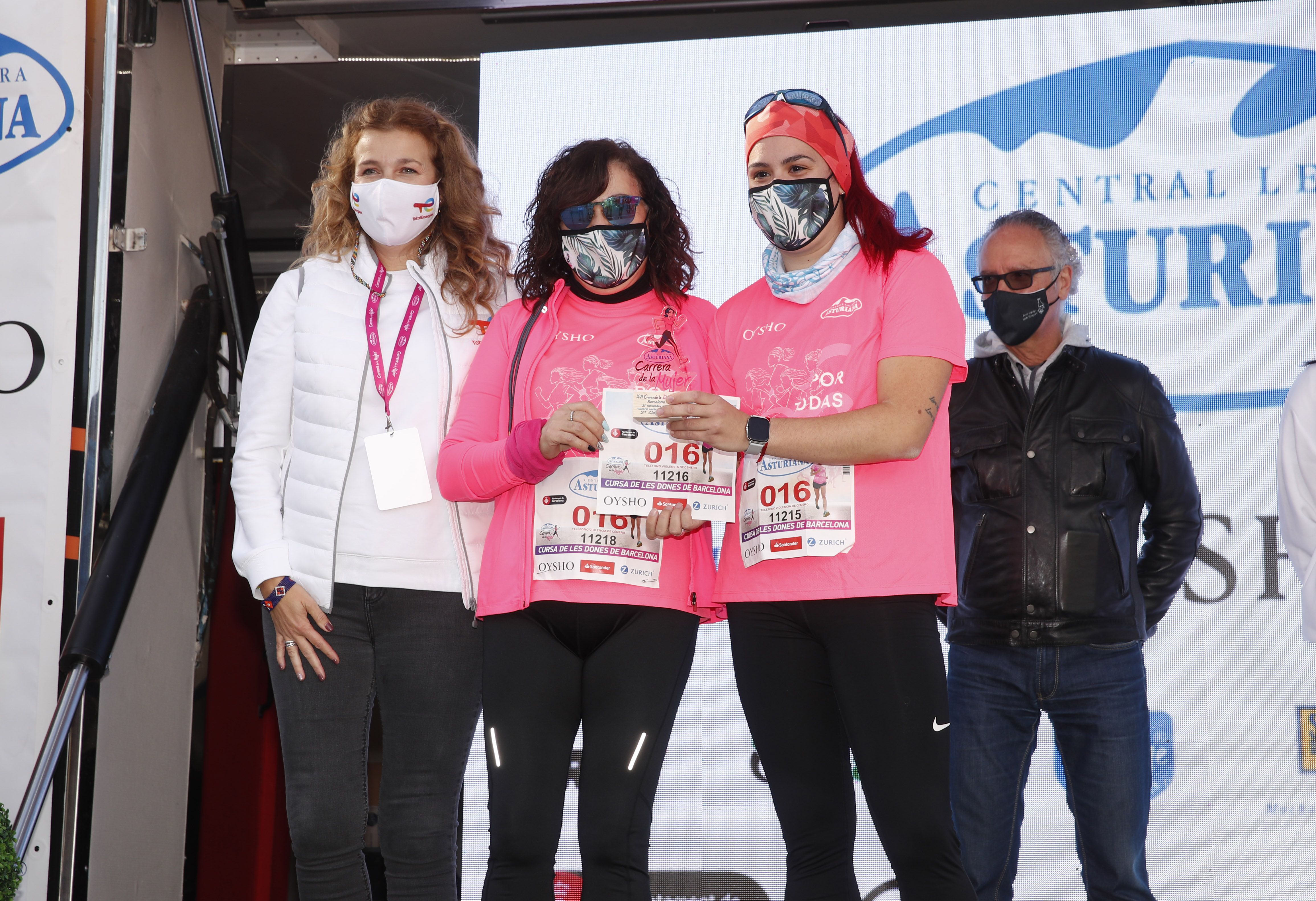 Las mejores fotos de la Carrera de la Mujer Central Lechera Asturiana Barcelona 2021 (CEREMONIAS DE PREMIACIÓN)