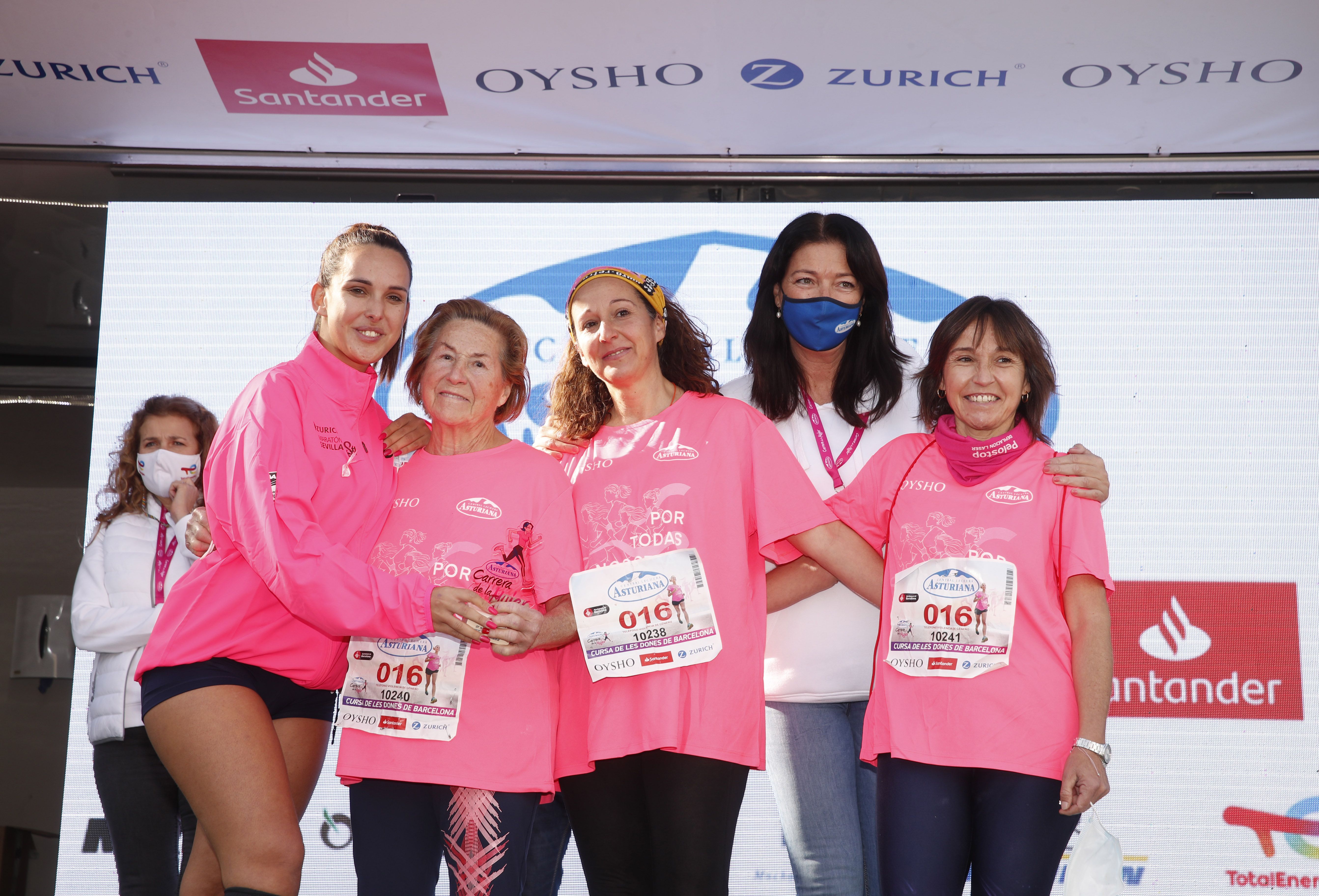 Las mejores fotos de la Carrera de la Mujer Central Lechera Asturiana Barcelona 2021 (CEREMONIAS DE PREMIACIÓN)