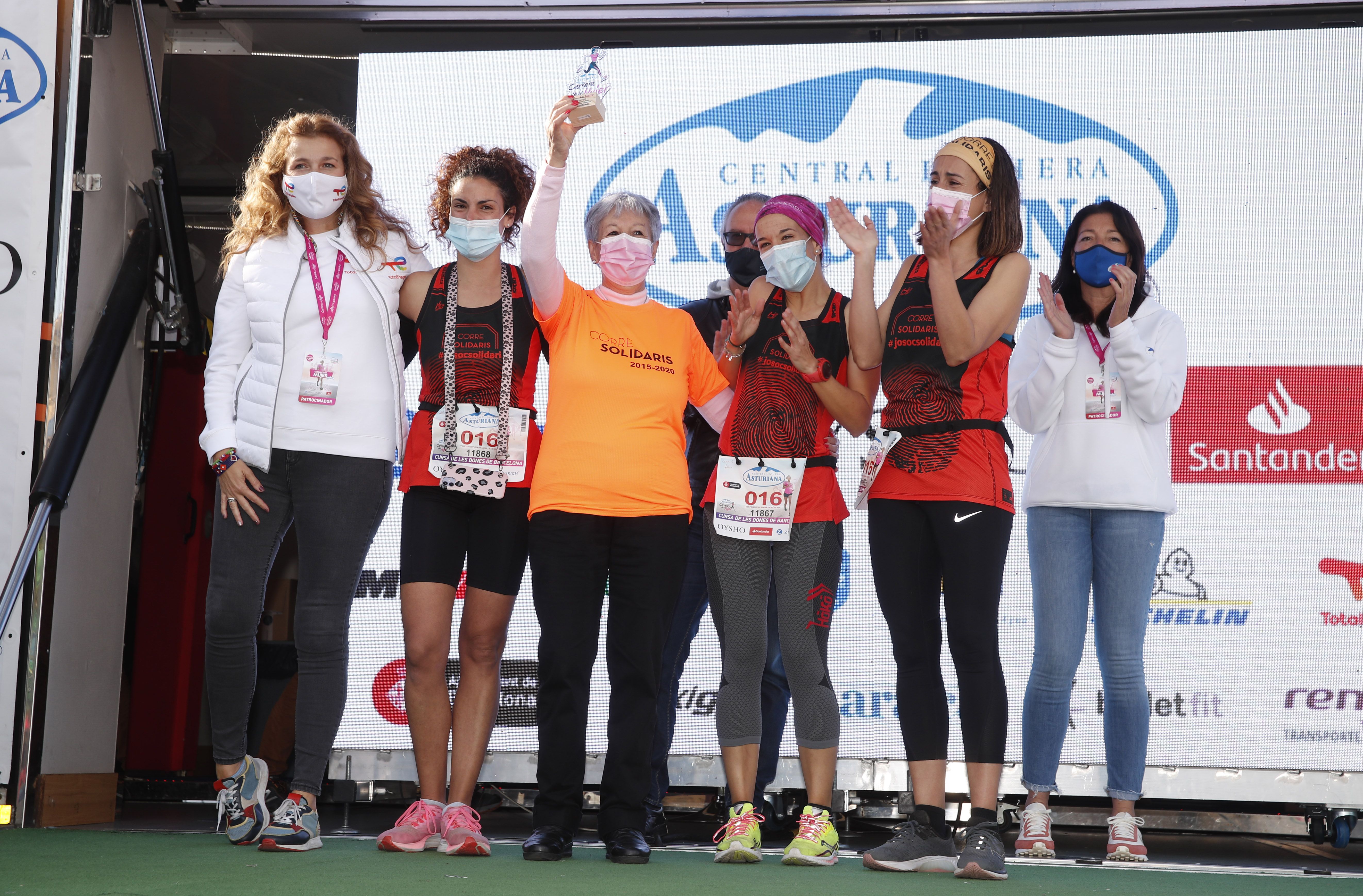 Las mejores fotos de la Carrera de la Mujer Central Lechera Asturiana Barcelona 2021 (CEREMONIAS DE PREMIACIÓN)