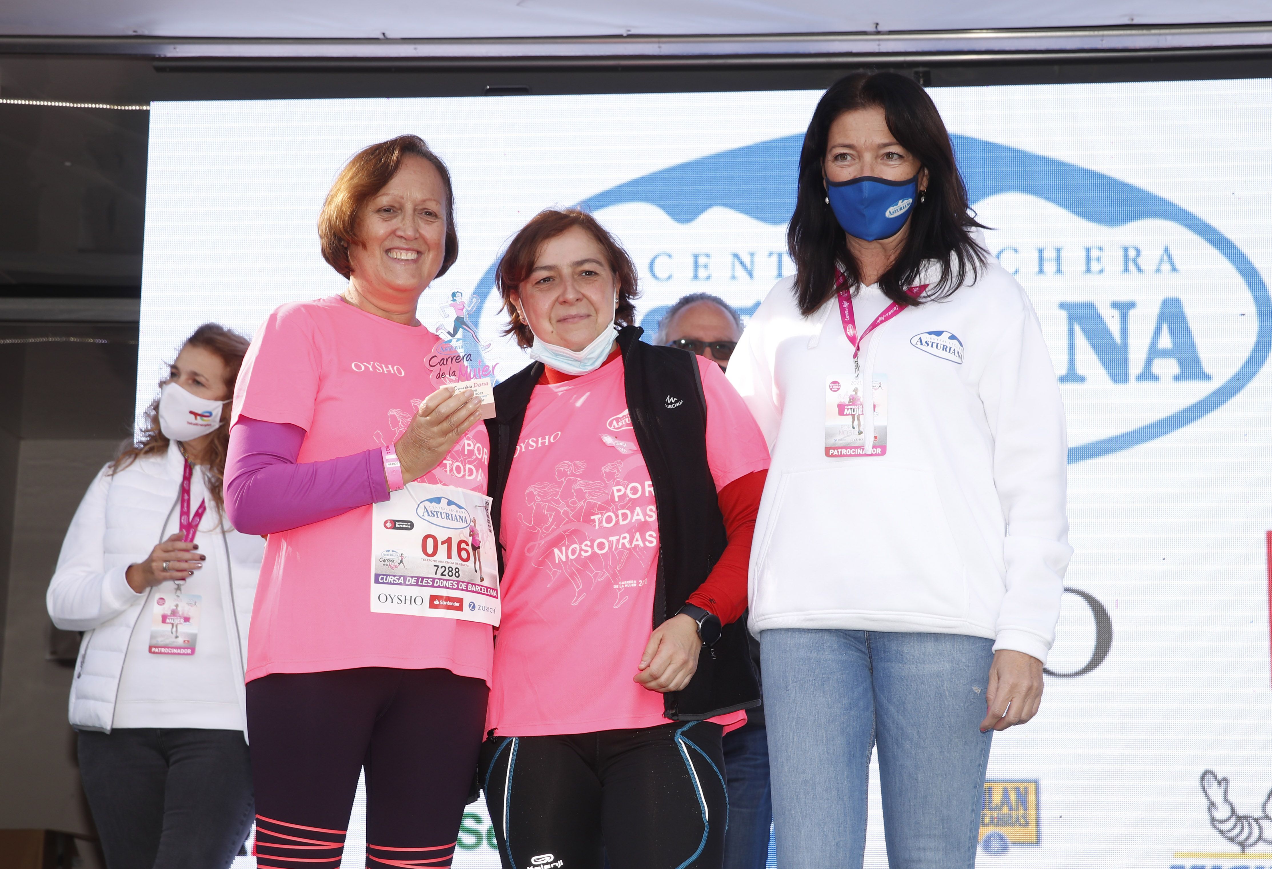 Las mejores fotos de la Carrera de la Mujer Central Lechera Asturiana Barcelona 2021 (CEREMONIAS DE PREMIACIÓN)