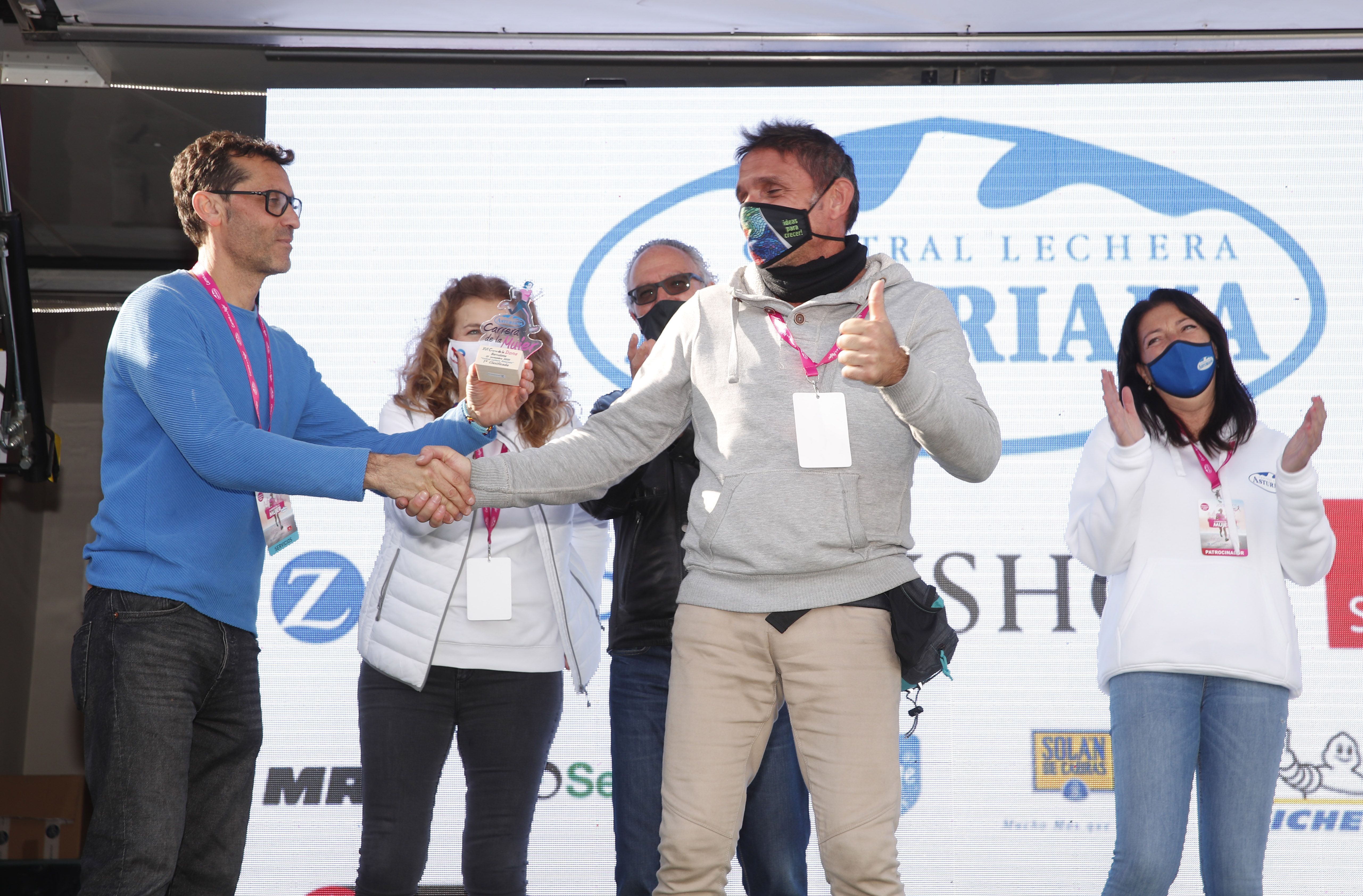 Las mejores fotos de la Carrera de la Mujer Central Lechera Asturiana Barcelona 2021 (CEREMONIAS DE PREMIACIÓN)