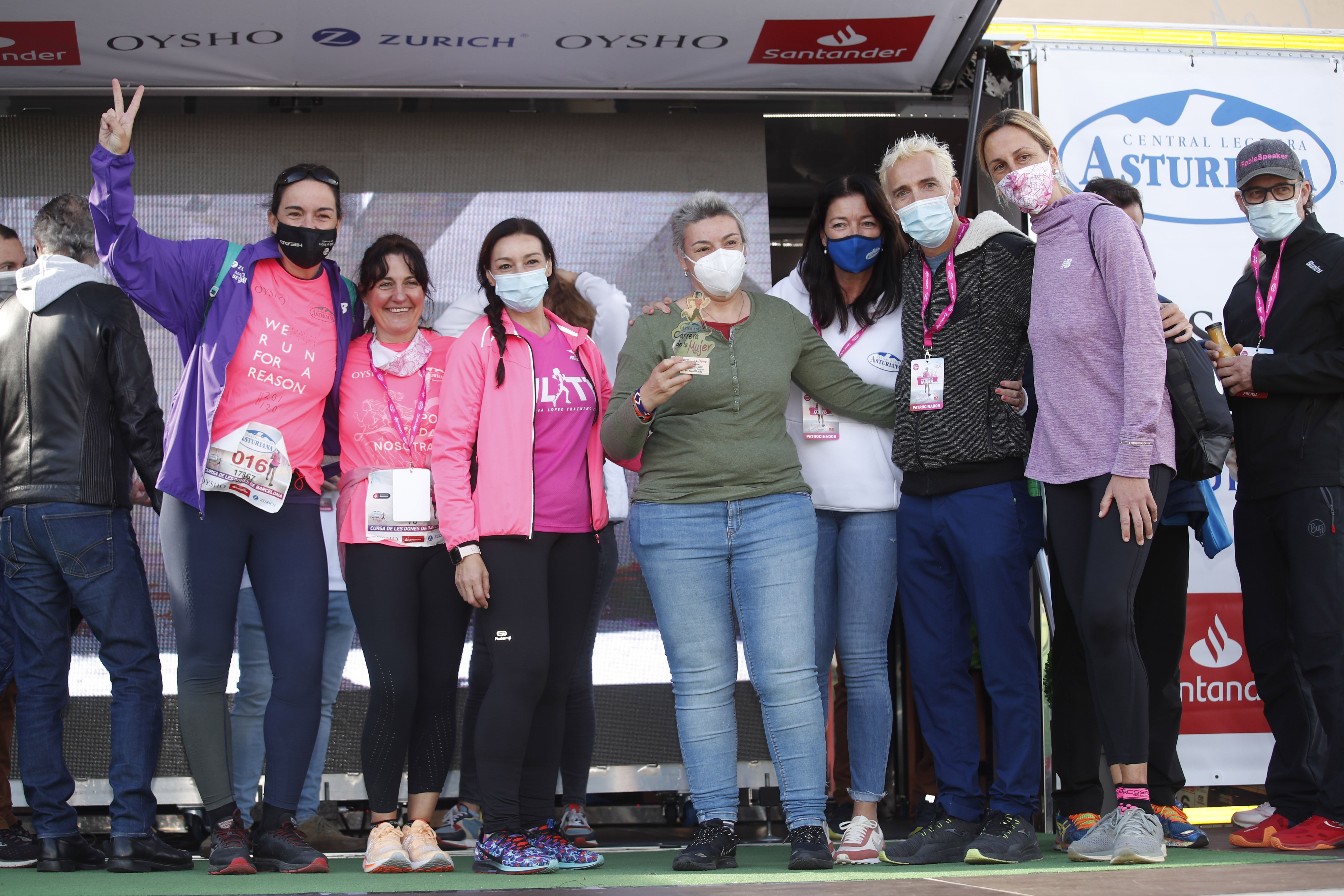 Las mejores fotos de la Carrera de la Mujer Central Lechera Asturiana Barcelona 2021 (CEREMONIAS DE PREMIACIÓN)