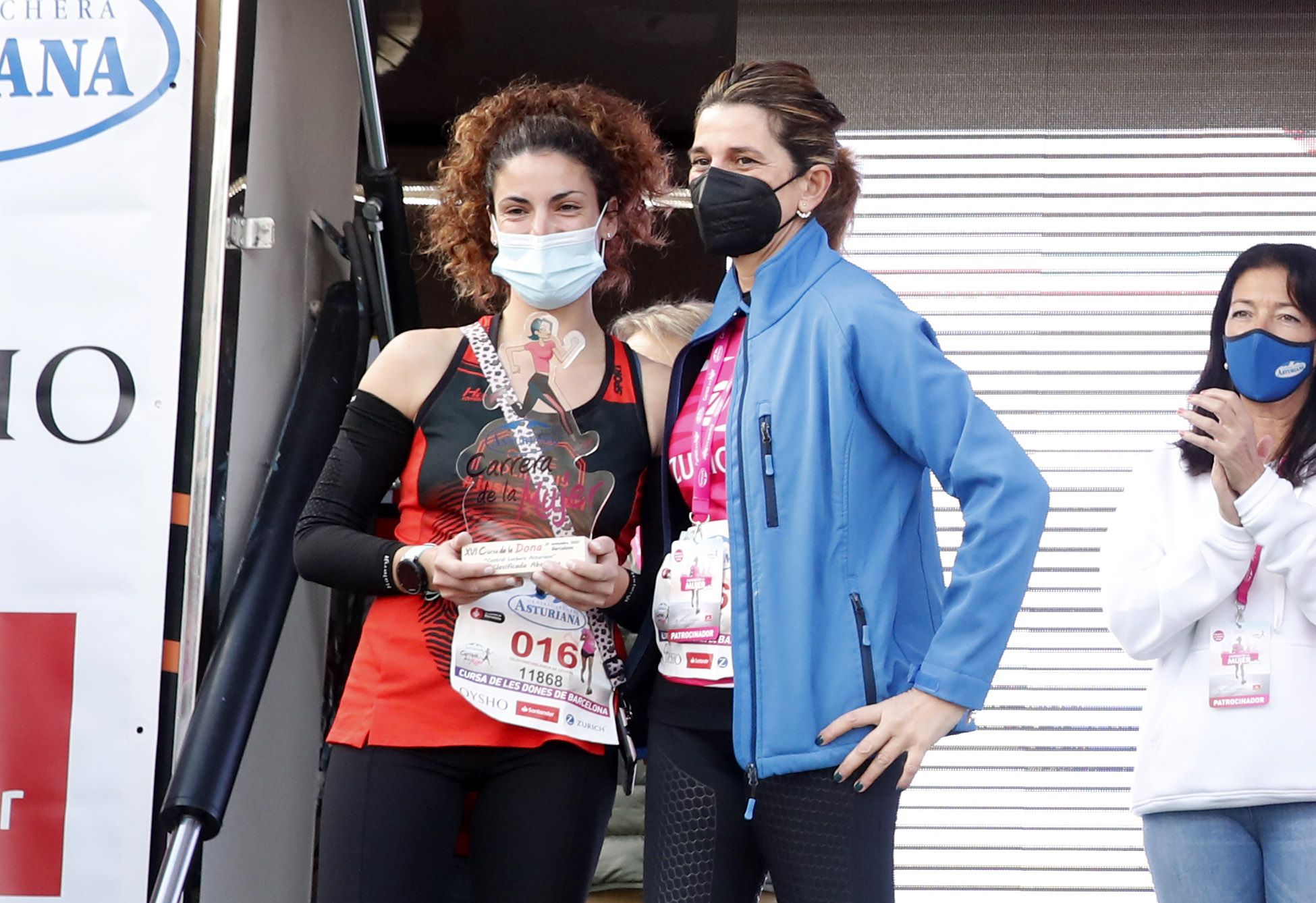 Las mejores fotos de la Carrera de la Mujer Central Lechera Asturiana Barcelona 2021 (CEREMONIAS DE PREMIACIÓN)
