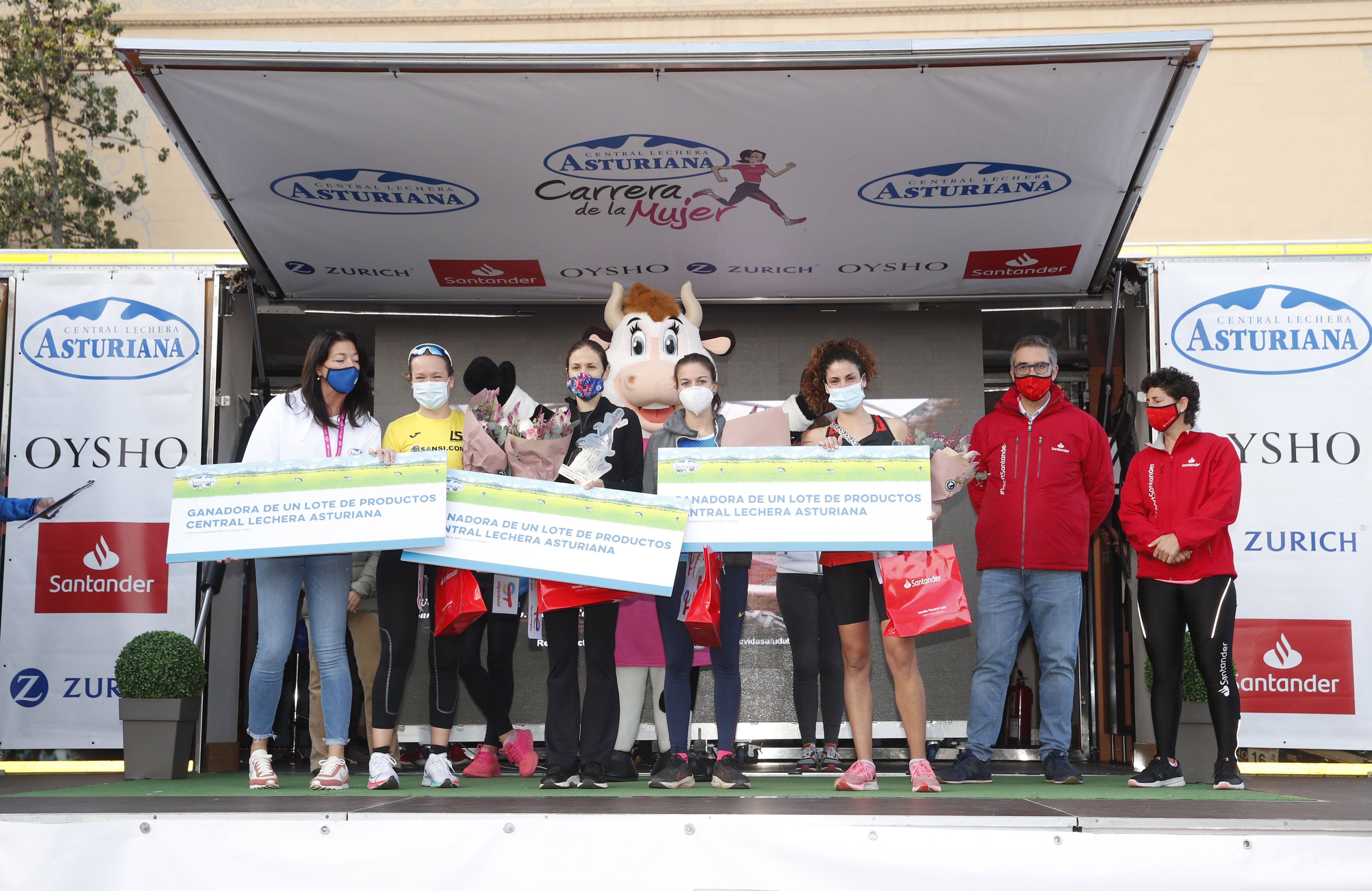 Las mejores fotos de la Carrera de la Mujer Central Lechera Asturiana Barcelona 2021 (CEREMONIAS DE PREMIACIÓN)