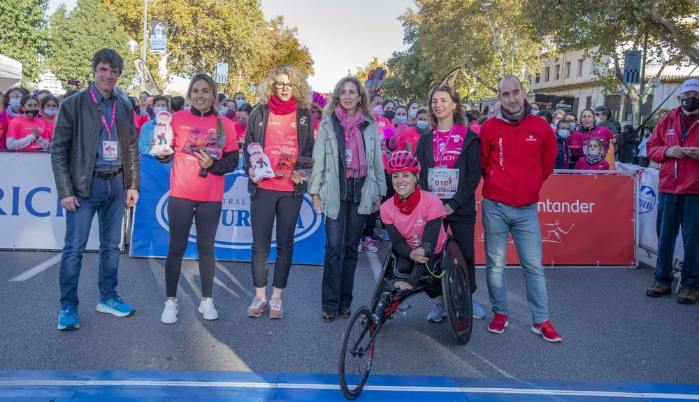 Homenajes antes del inicio de la Carrera de la Mujer Centra Lechera Asturiana de Sevilla   Foto Juan José Úbeda Carrera de la Mujer