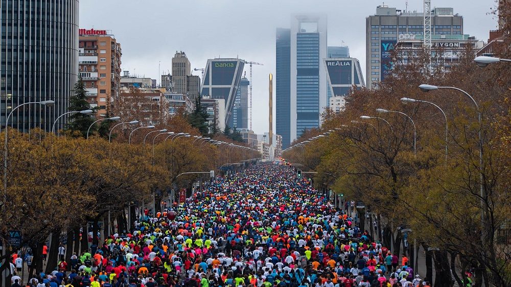 Decenas de miles de personas hacen de la Carrera de las Empresas by Santander un éxito anual. | Last Lap