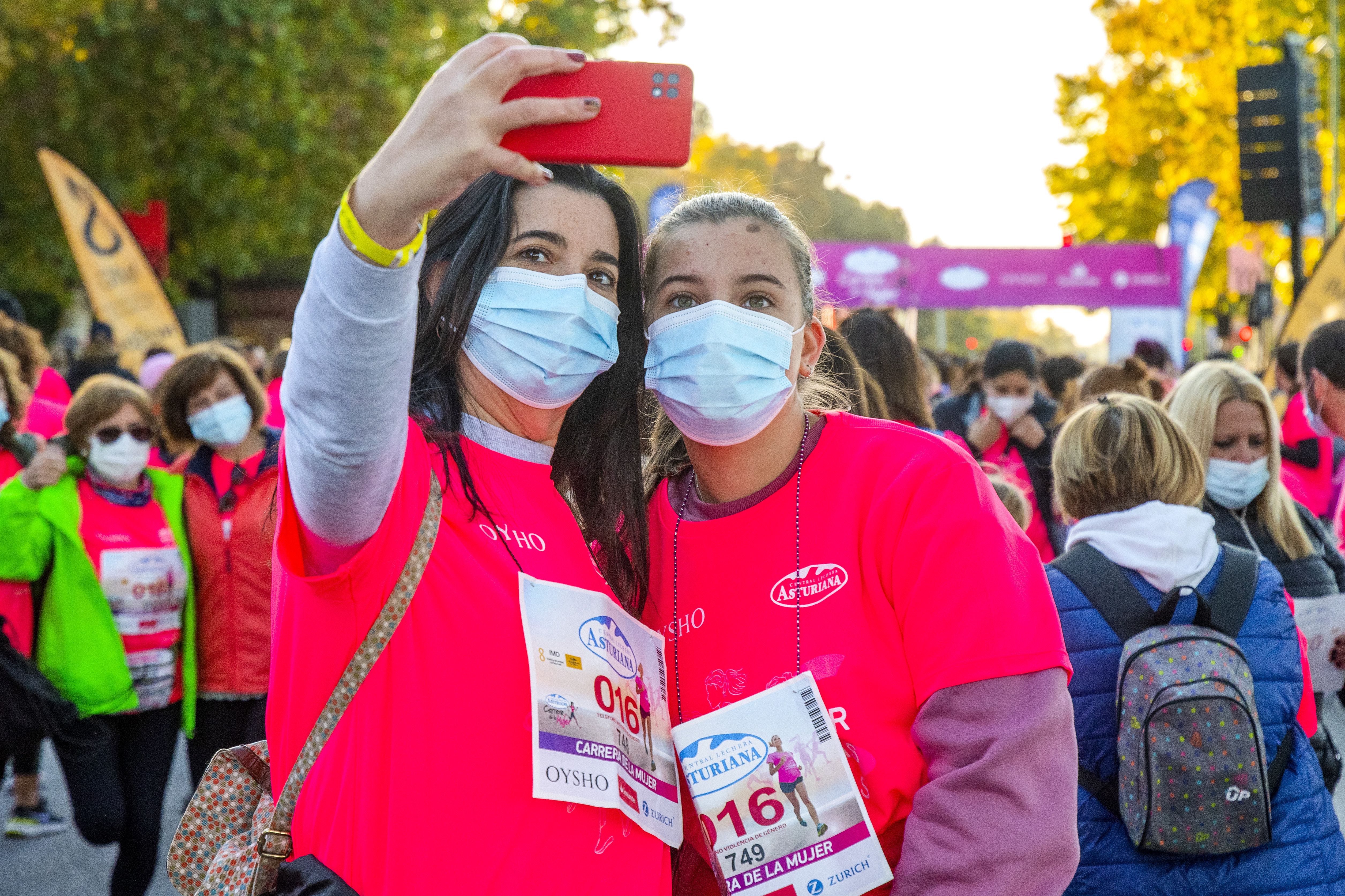 Las mejores fotos de la Carrera de la Mujer Central Lechera Asturiana Sevilla 2021 (HOMENAJES EN LA SALIDA)