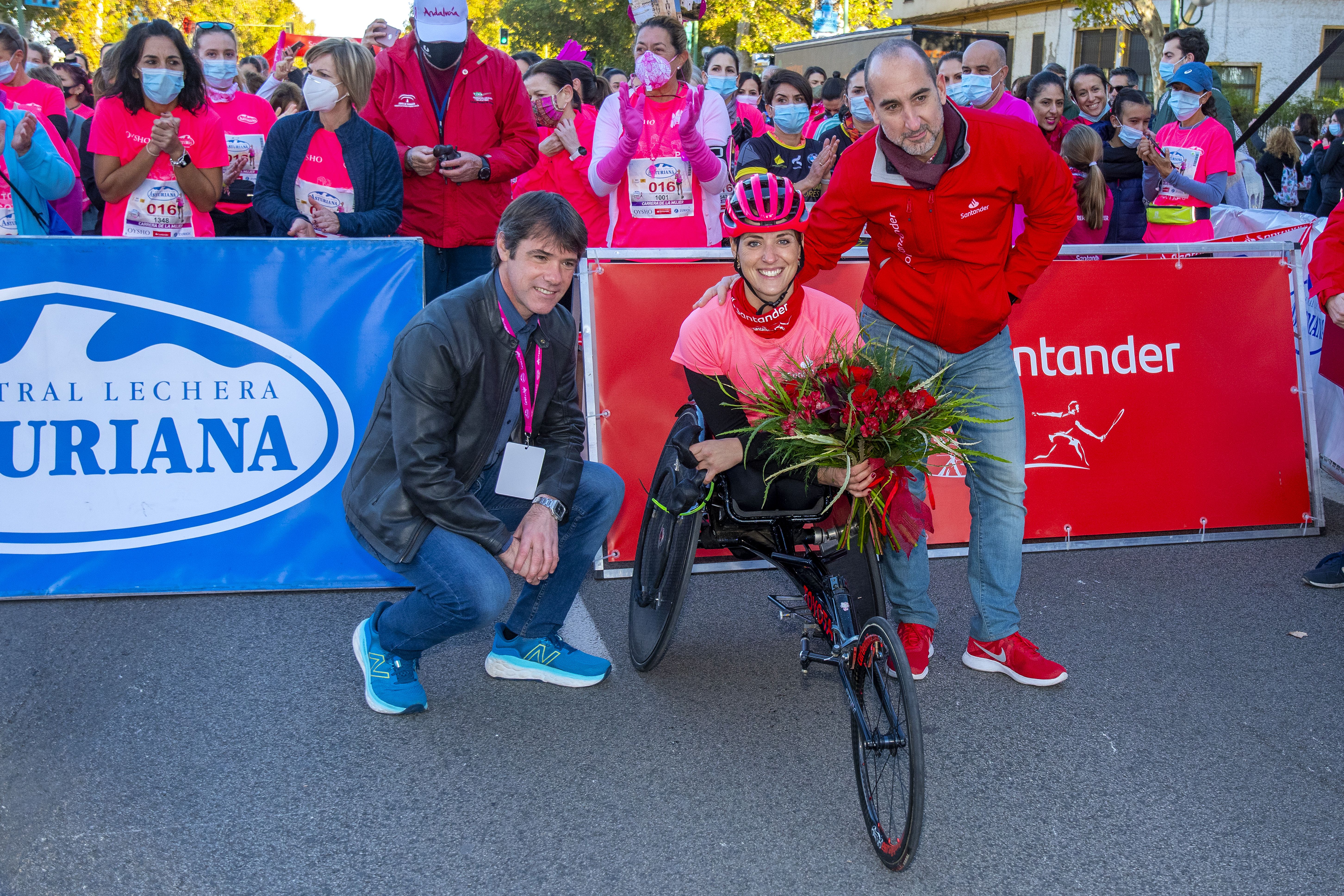 Las mejores fotos de la Carrera de la Mujer Central Lechera Asturiana Sevilla 2021 (HOMENAJES EN LA SALIDA)