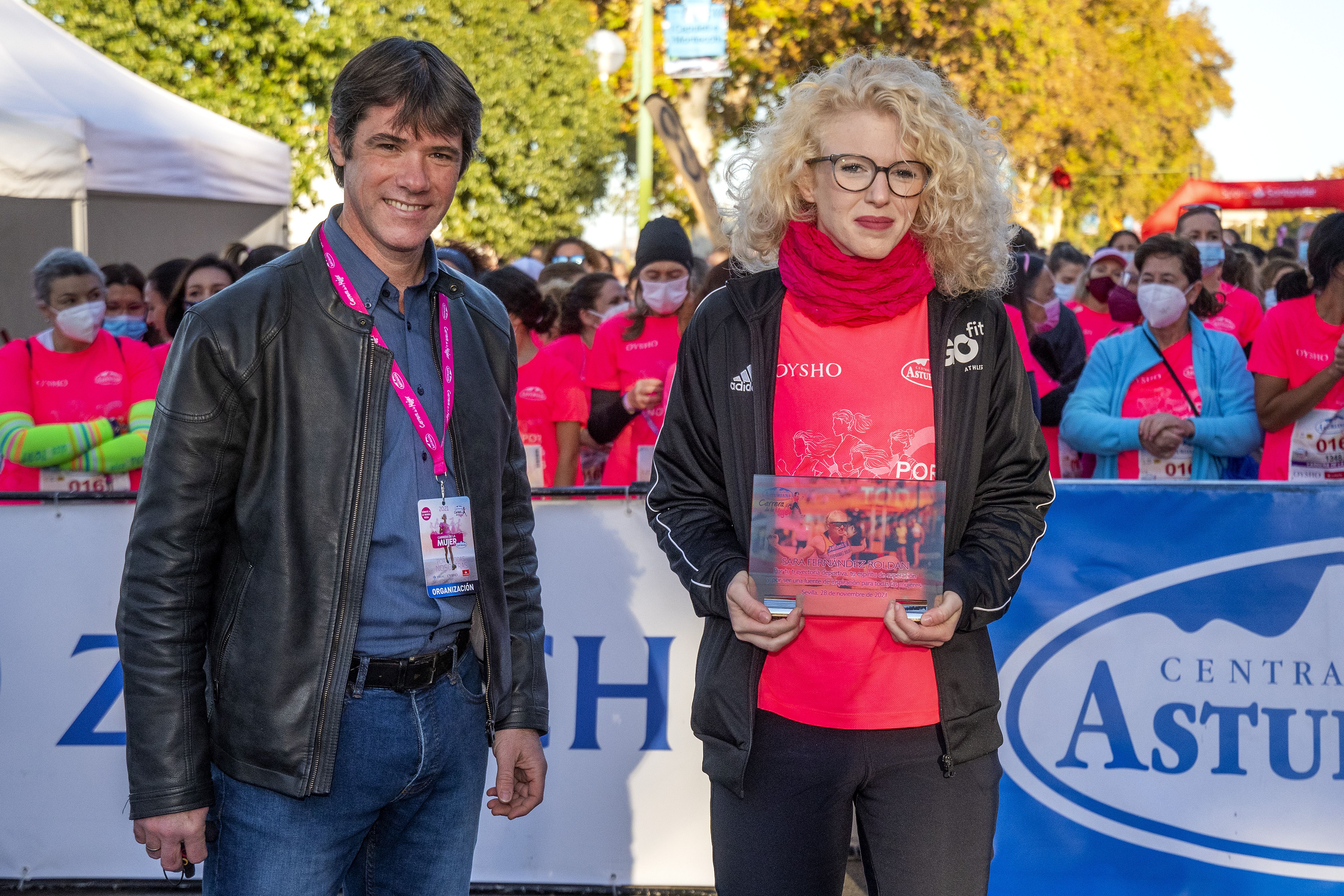 Las mejores fotos de la Carrera de la Mujer Central Lechera Asturiana Sevilla 2021 (HOMENAJES EN LA SALIDA)