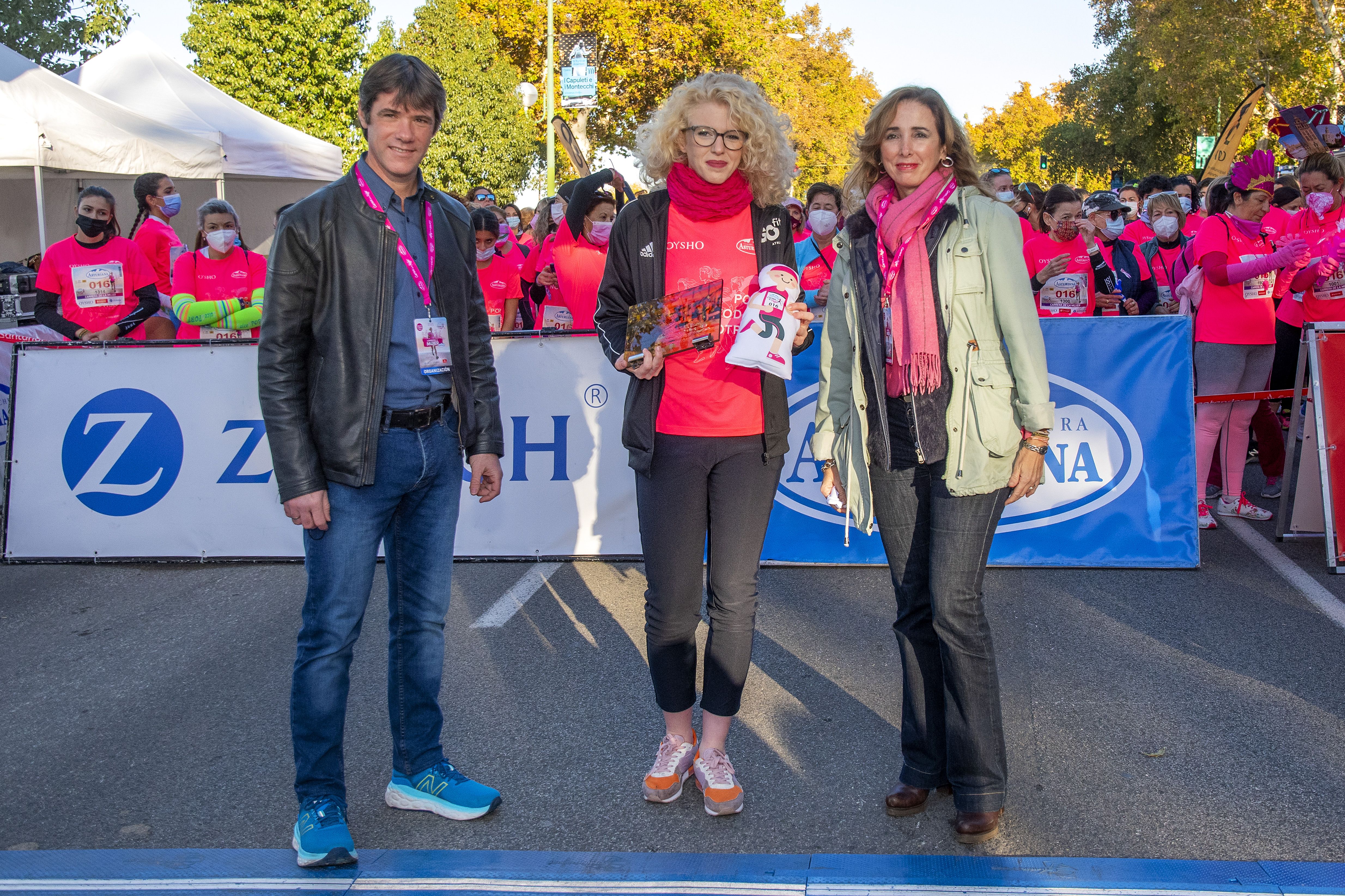 Las mejores fotos de la Carrera de la Mujer Central Lechera Asturiana Sevilla 2021 (HOMENAJES EN LA SALIDA)