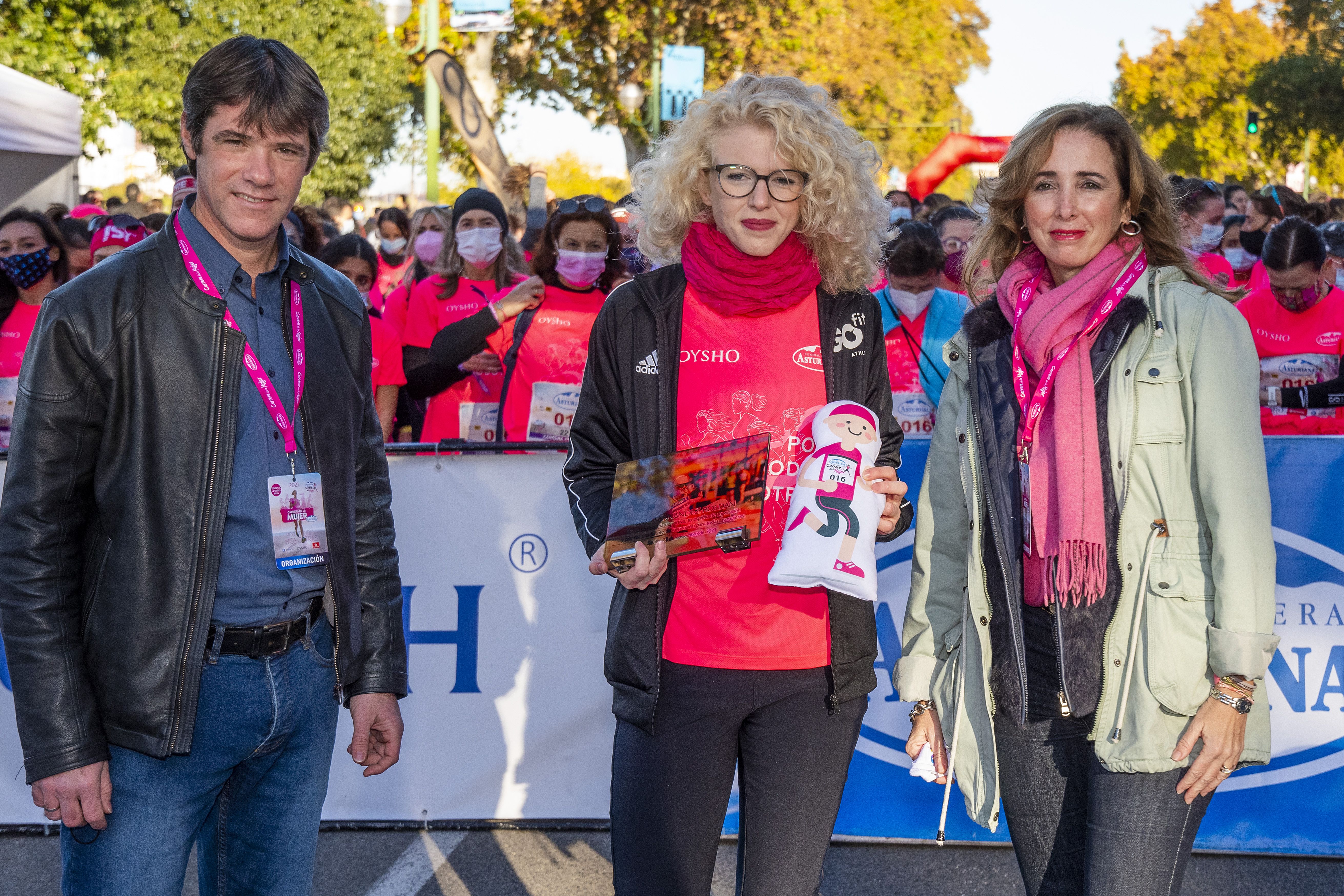Las mejores fotos de la Carrera de la Mujer Central Lechera Asturiana Sevilla 2021 (HOMENAJES EN LA SALIDA)