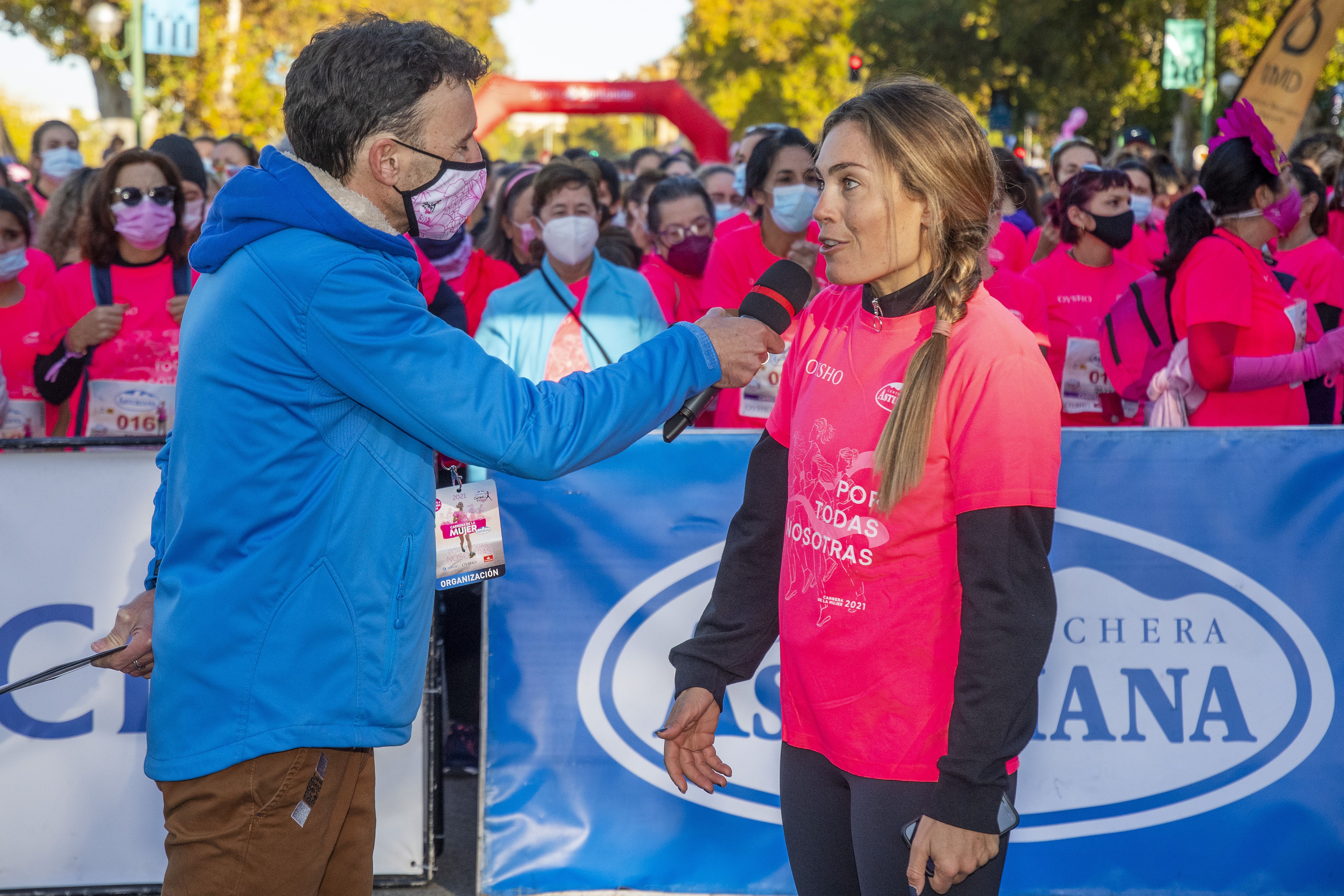 Las mejores fotos de la Carrera de la Mujer Central Lechera Asturiana Sevilla 2021 (HOMENAJES EN LA SALIDA)