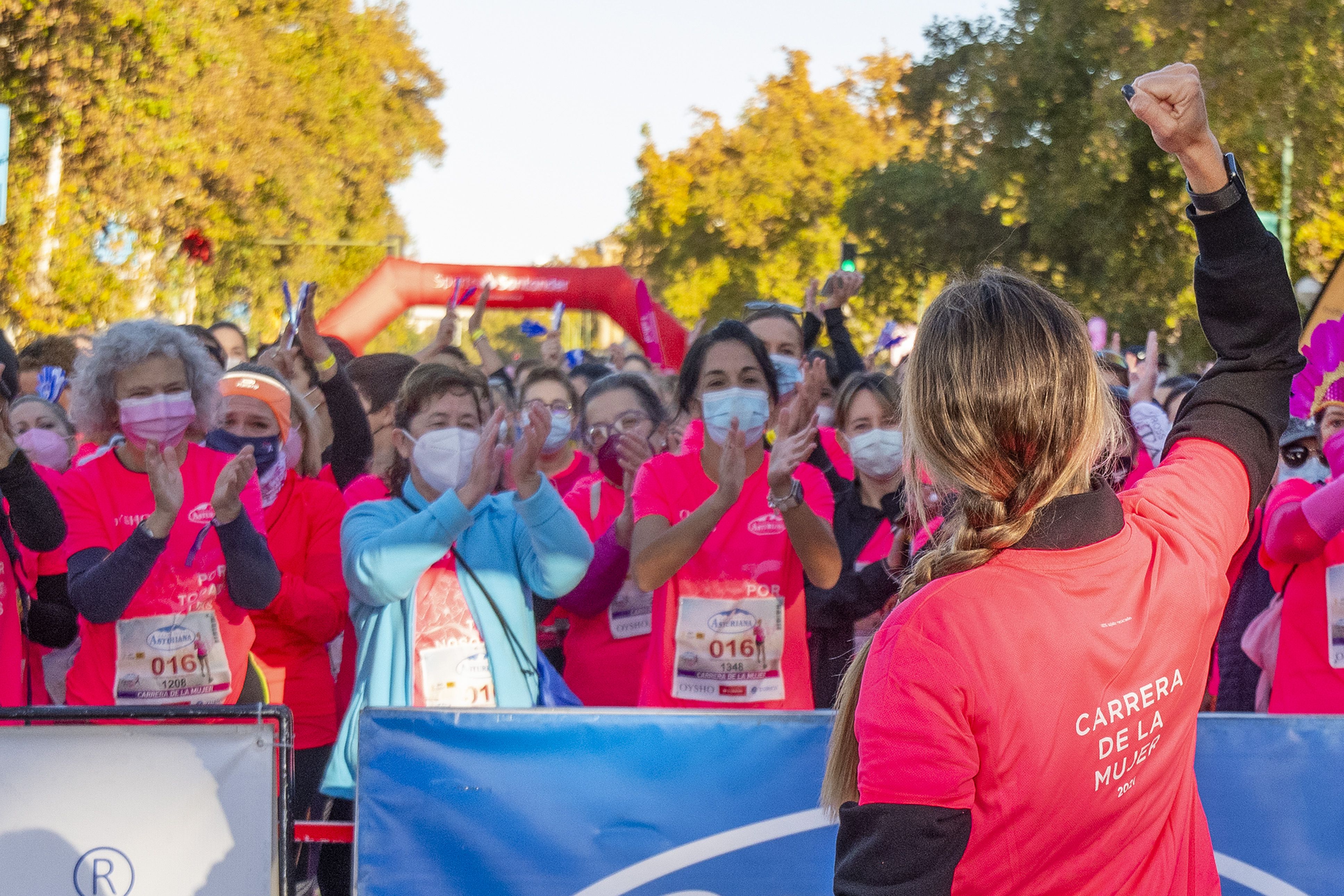 Las mejores fotos de la Carrera de la Mujer Central Lechera Asturiana Sevilla 2021 (HOMENAJES EN LA SALIDA)