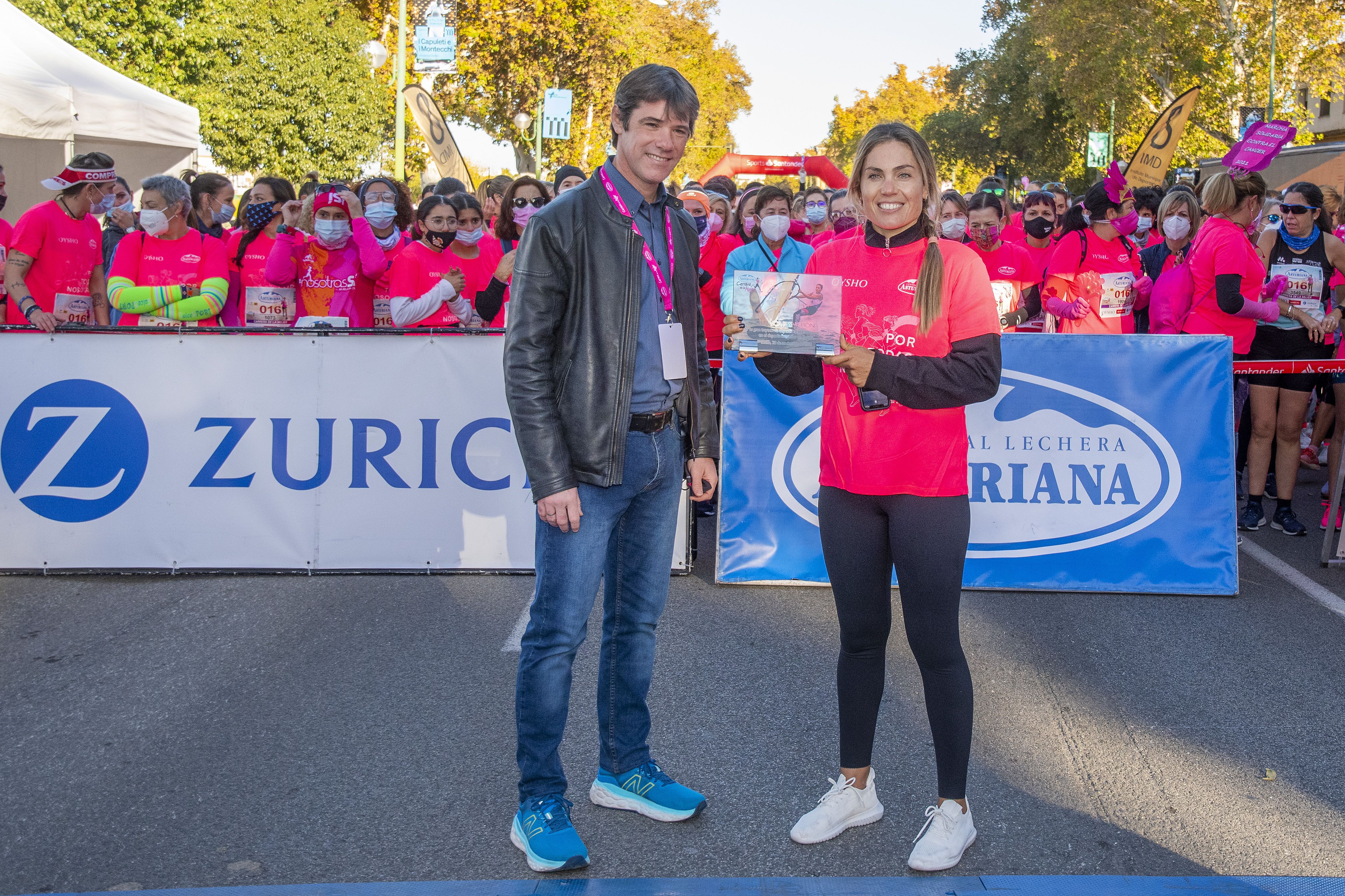 Las mejores fotos de la Carrera de la Mujer Central Lechera Asturiana Sevilla 2021 (HOMENAJES EN LA SALIDA)