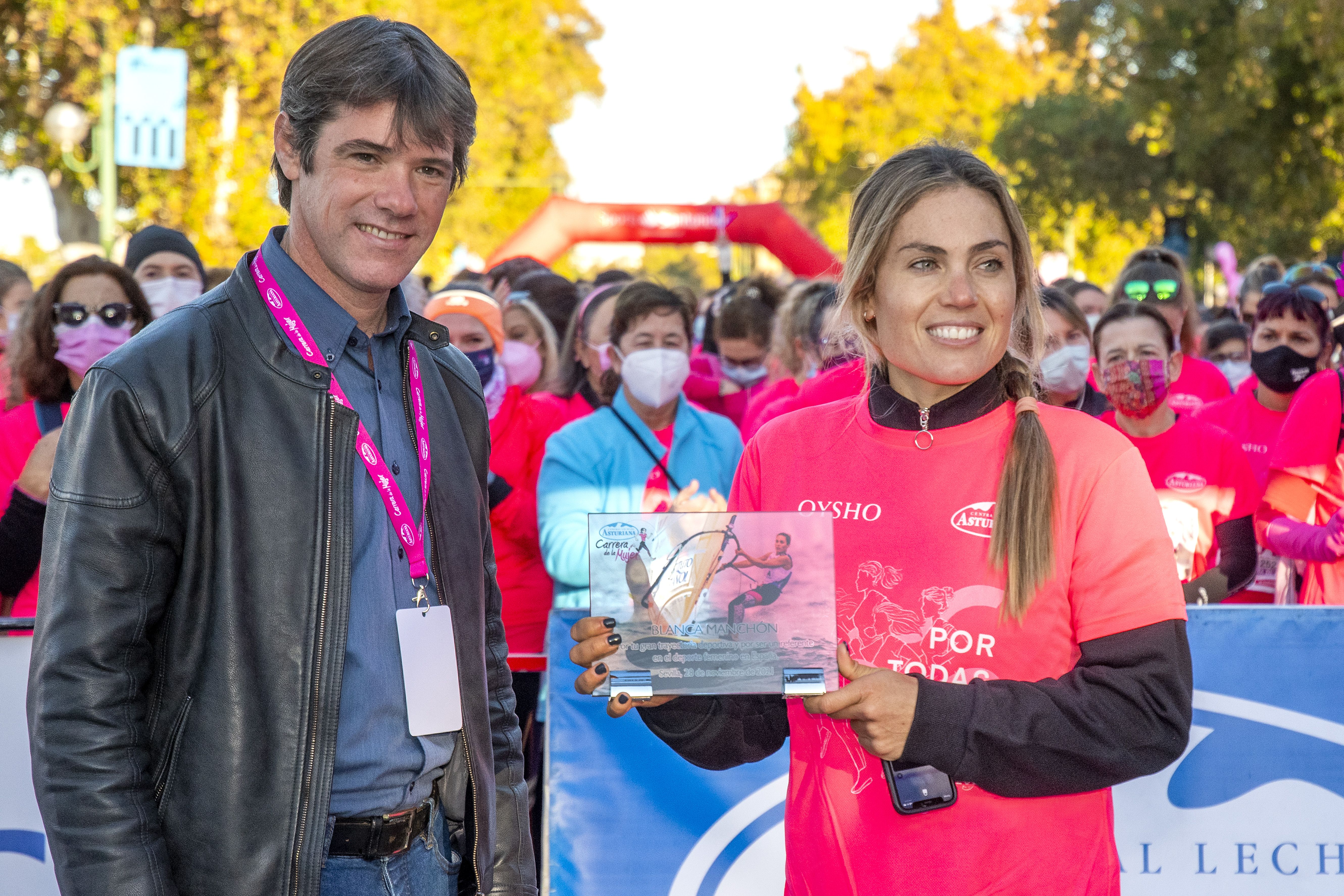 Las mejores fotos de la Carrera de la Mujer Central Lechera Asturiana Sevilla 2021 (HOMENAJES EN LA SALIDA)