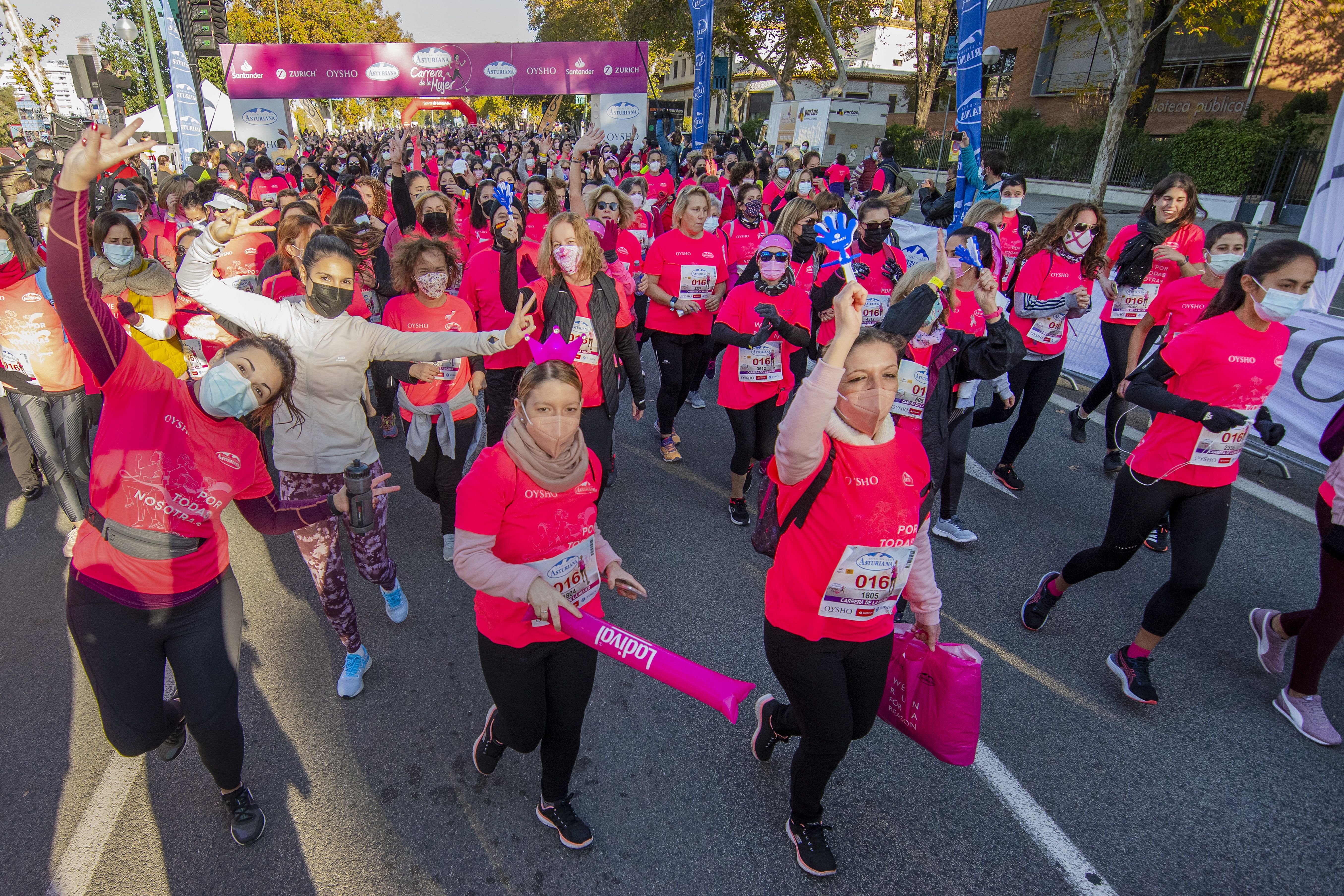 Las mejores fotos de la Carrera de la Mujer Central Lechera Asturiana Sevilla 2021 (SALIDA / GALERÍA 1)