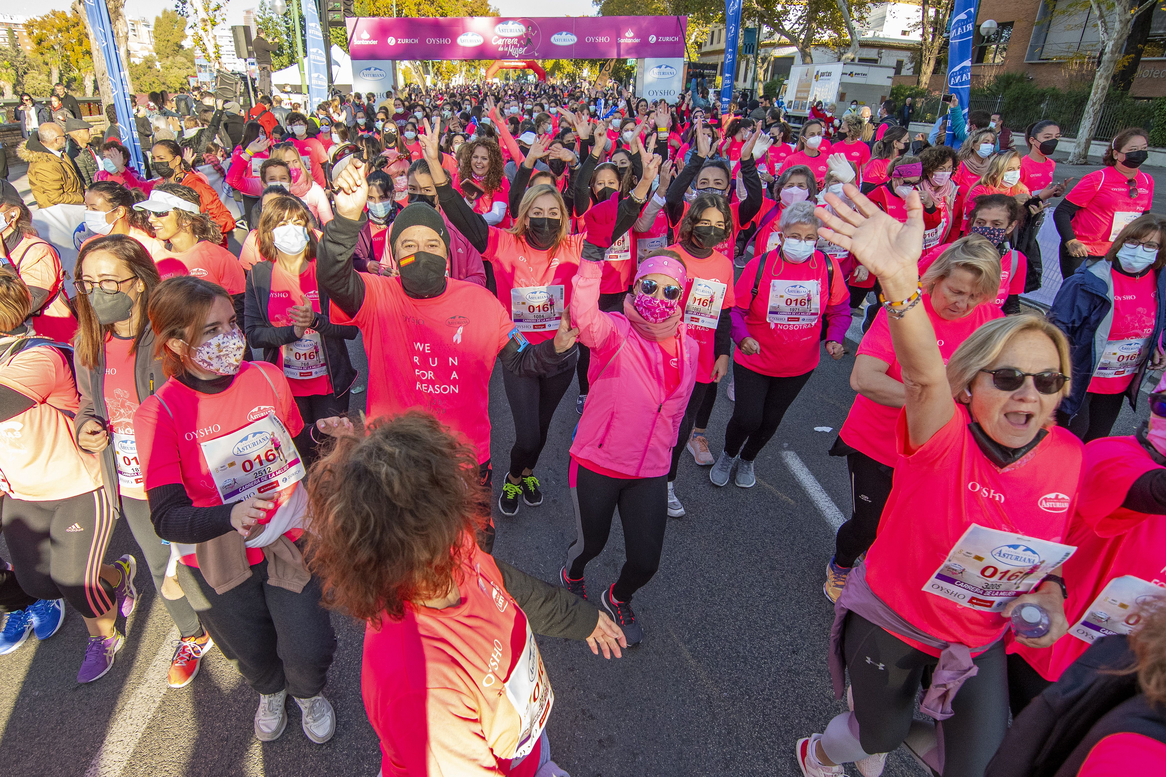 Las mejores fotos de la Carrera de la Mujer Central Lechera Asturiana Sevilla 2021 (SALIDA / GALERÍA 1)