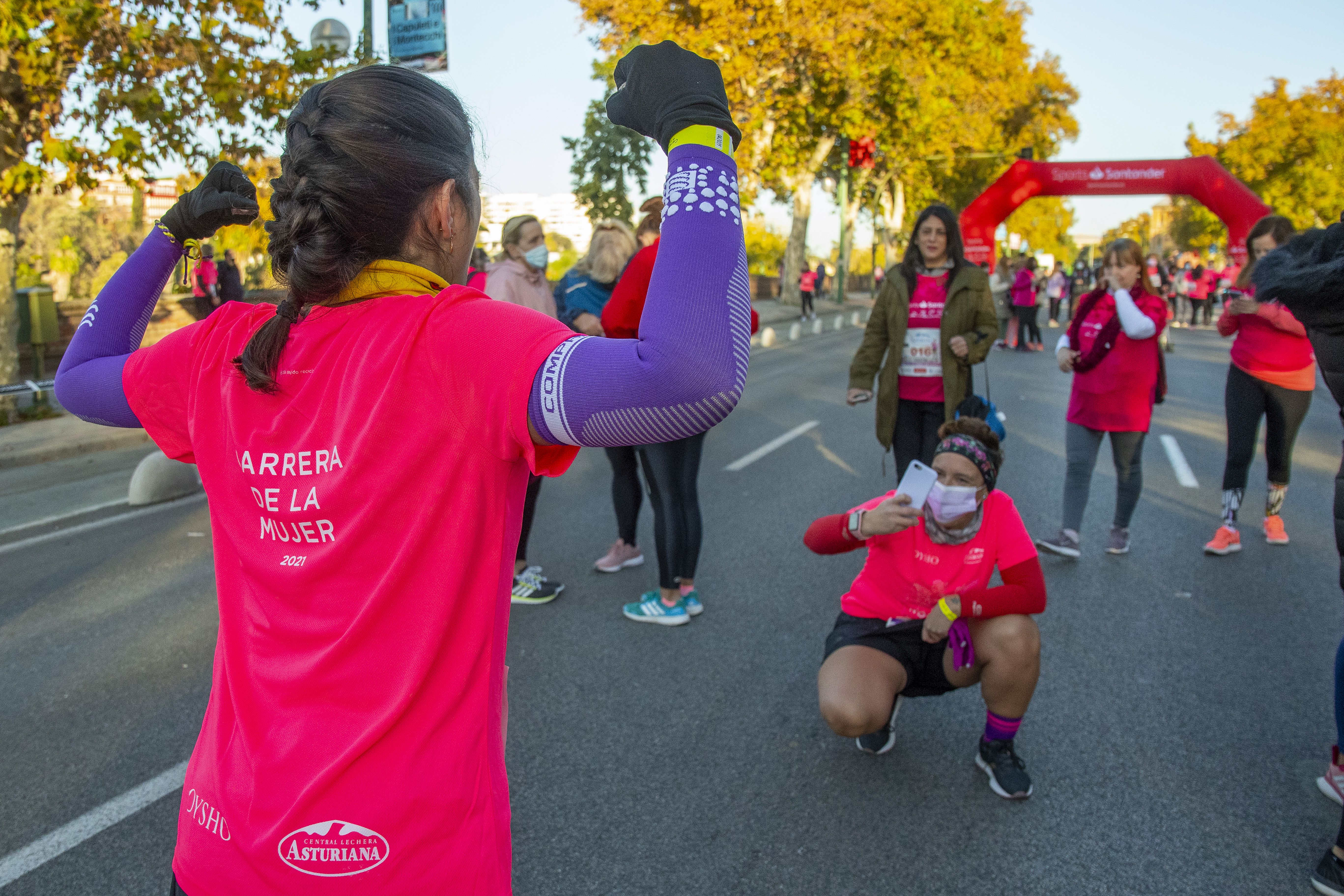 Las mejores fotos de la Carrera de la Mujer Central Lechera Asturiana Sevilla 2021 (SALIDA / GALERÍA 1)
