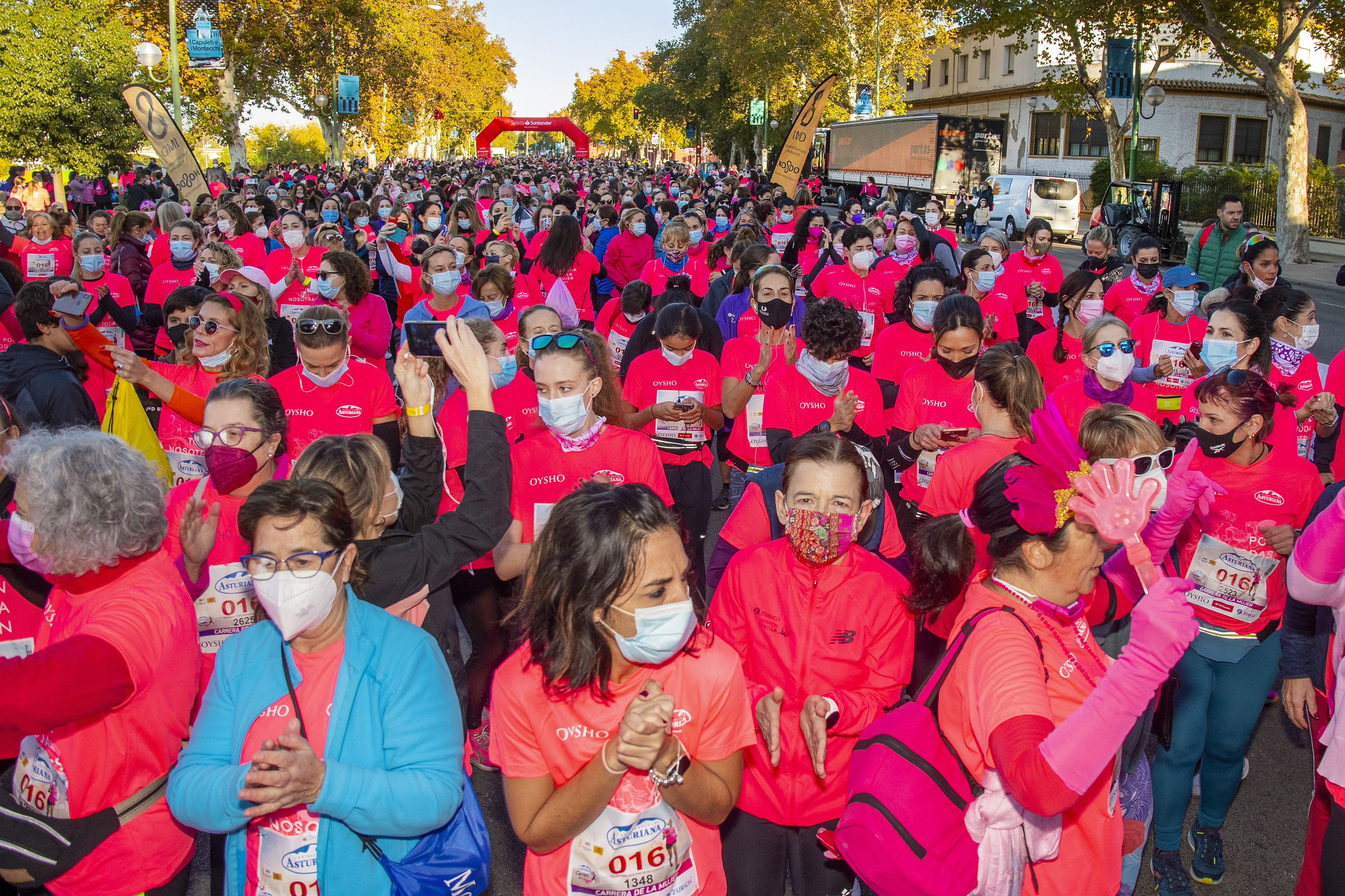 Las mejores fotos de la Carrera de la Mujer Central Lechera Asturiana Sevilla 2021 (SALIDA / GALERÍA 1)