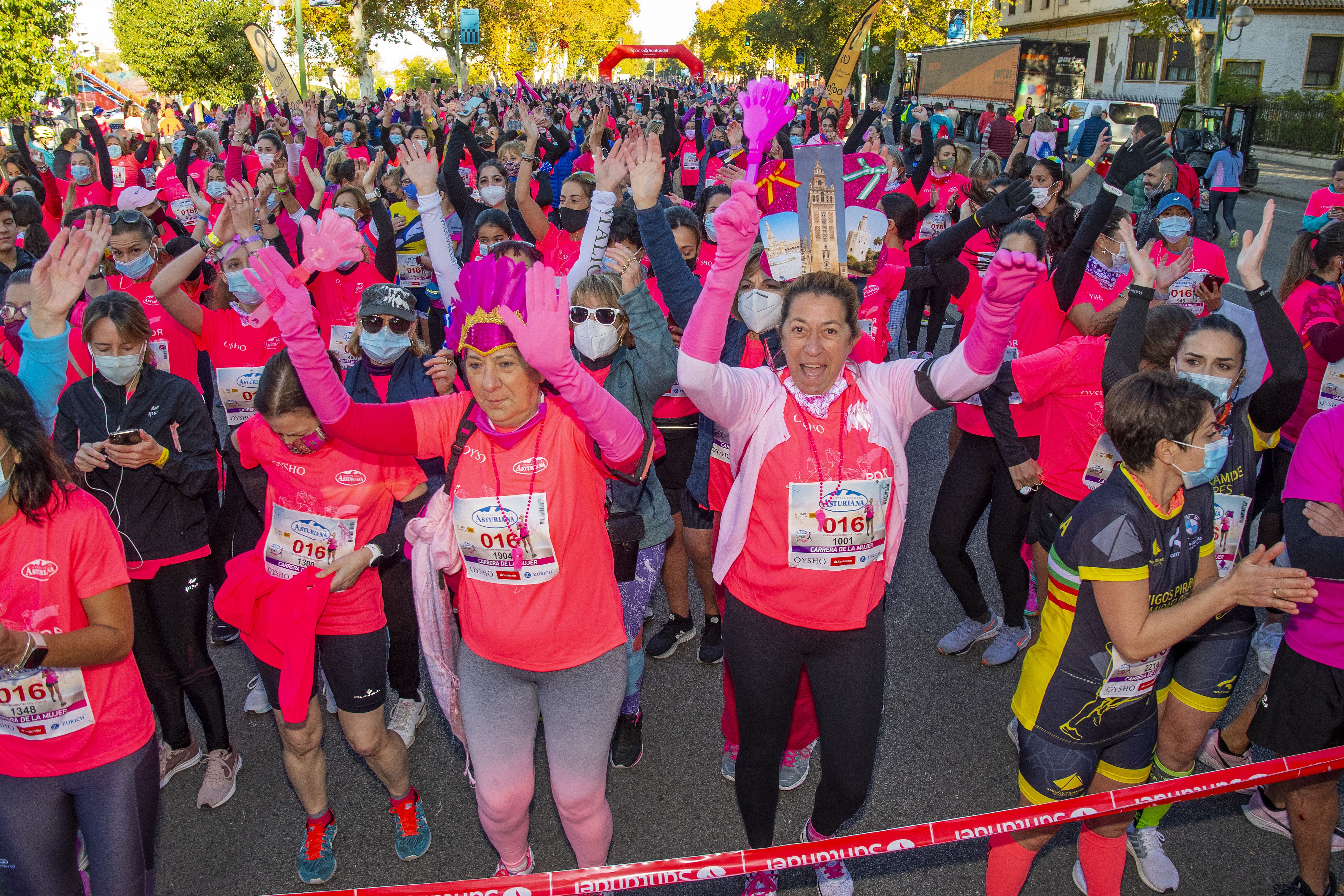 Las mejores fotos de la Carrera de la Mujer Central Lechera Asturiana Sevilla 2021 (SALIDA / GALERÍA 1)