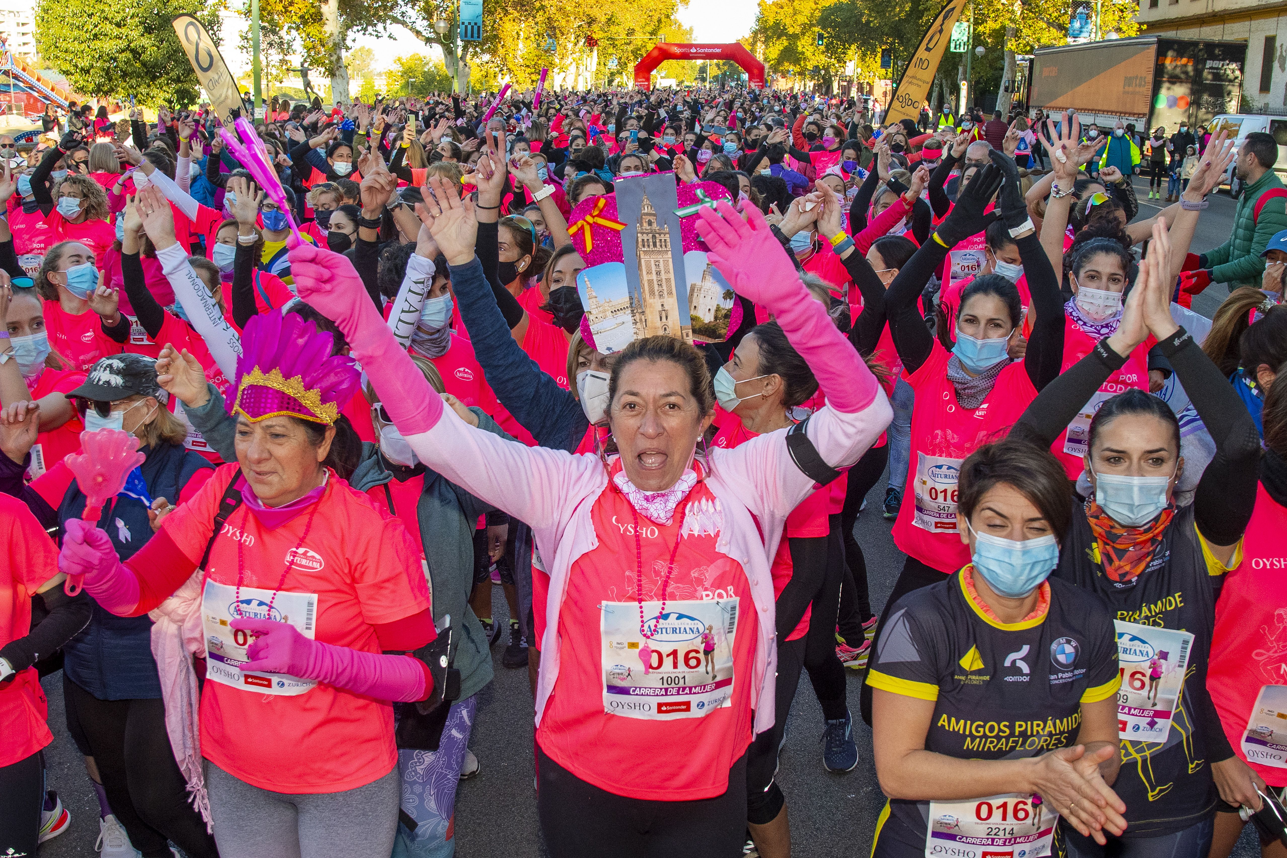 Las mejores fotos de la Carrera de la Mujer Central Lechera Asturiana Sevilla 2021 (SALIDA / GALERÍA 1)