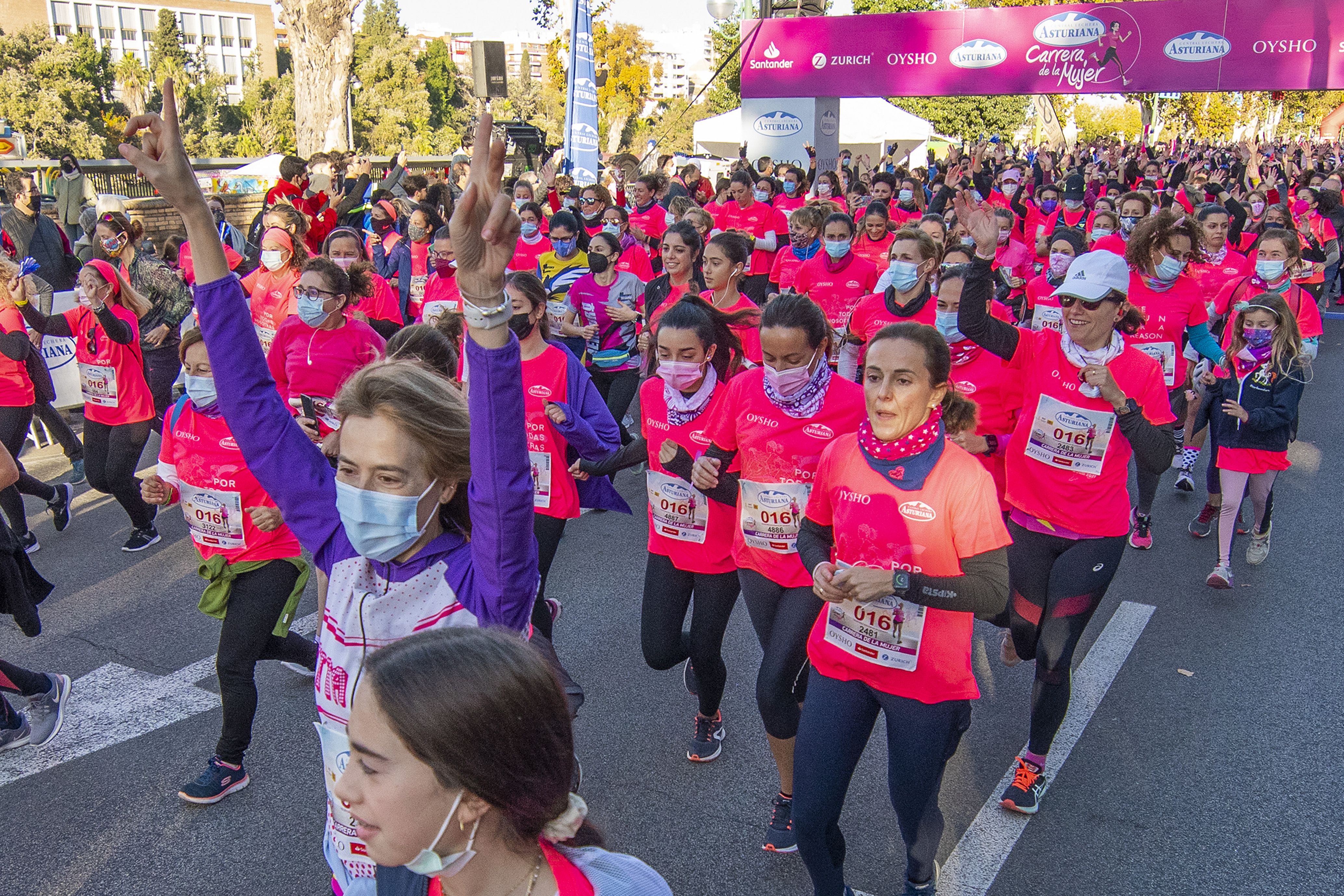 Las mejores fotos de la Carrera de la Mujer Central Lechera Asturiana Sevilla 2021 (SALIDA / GALERÍA 1)
