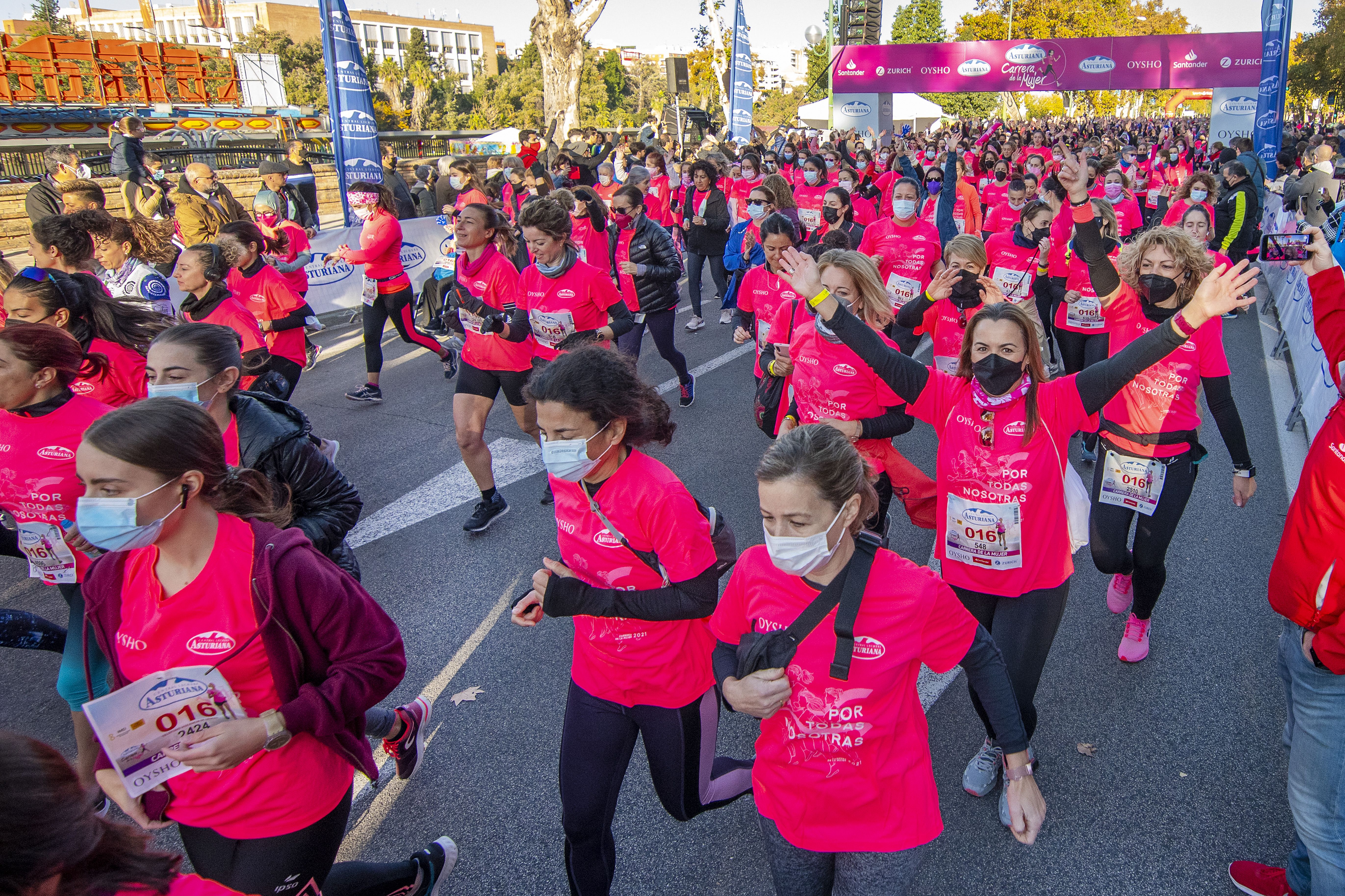 Las mejores fotos de la Carrera de la Mujer Central Lechera Asturiana Sevilla 2021 (SALIDA / GALERÍA 1)