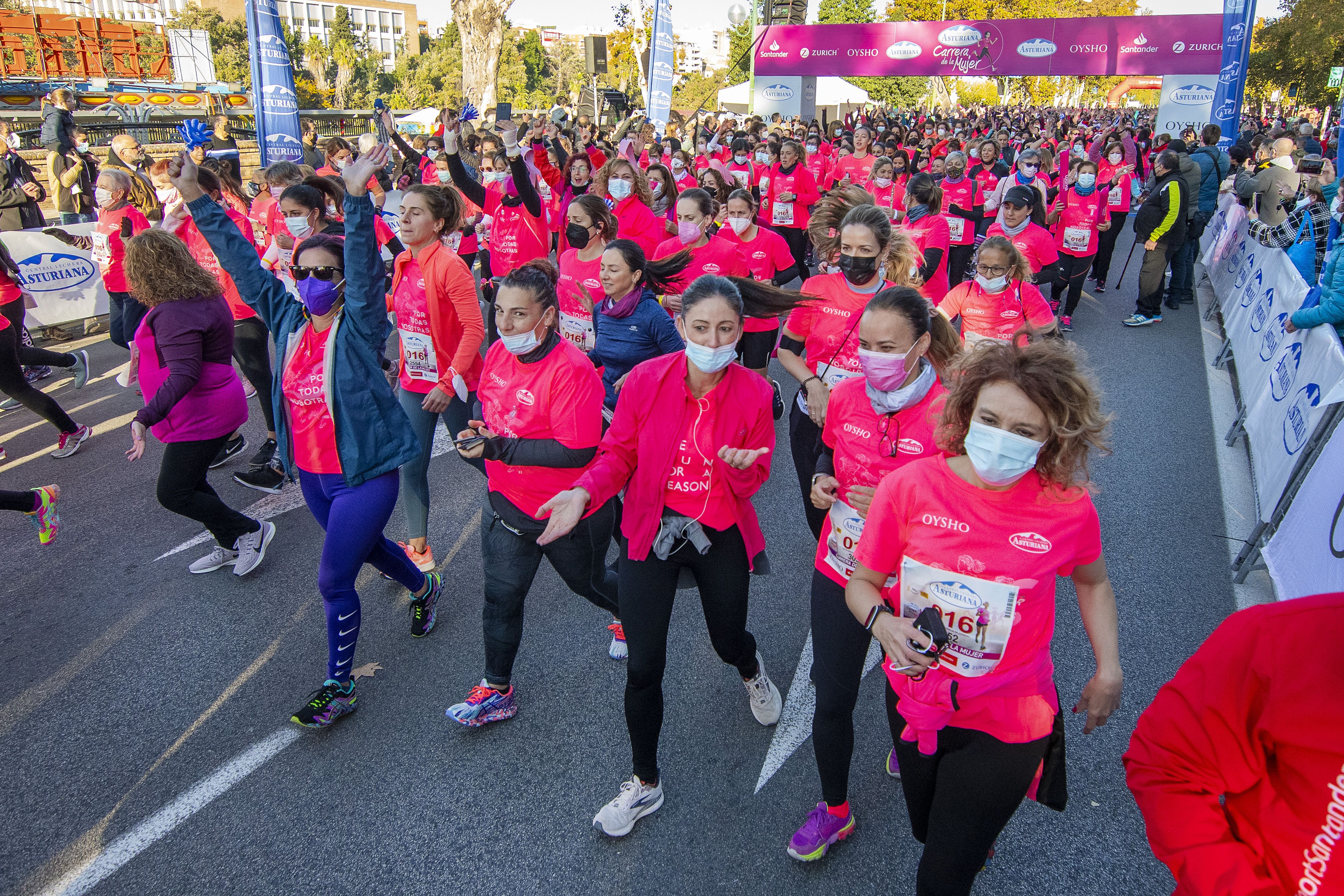 Las mejores fotos de la Carrera de la Mujer Central Lechera Asturiana Sevilla 2021 (SALIDA / GALERÍA 1)