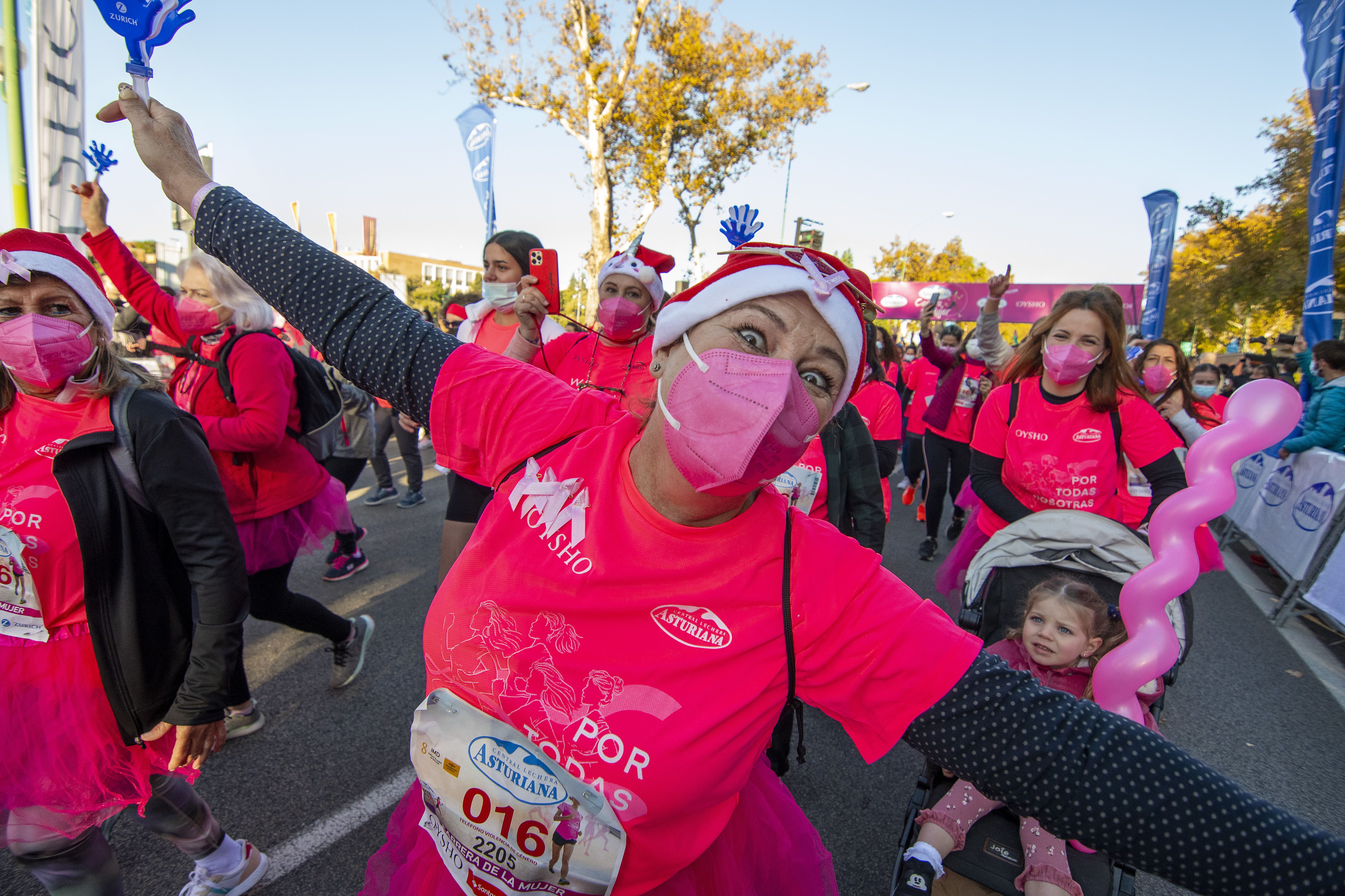 Las mejores fotos de la Carrera de la Mujer Central Lechera Asturiana Sevilla 2021 (SALIDA / GALERÍA 1)