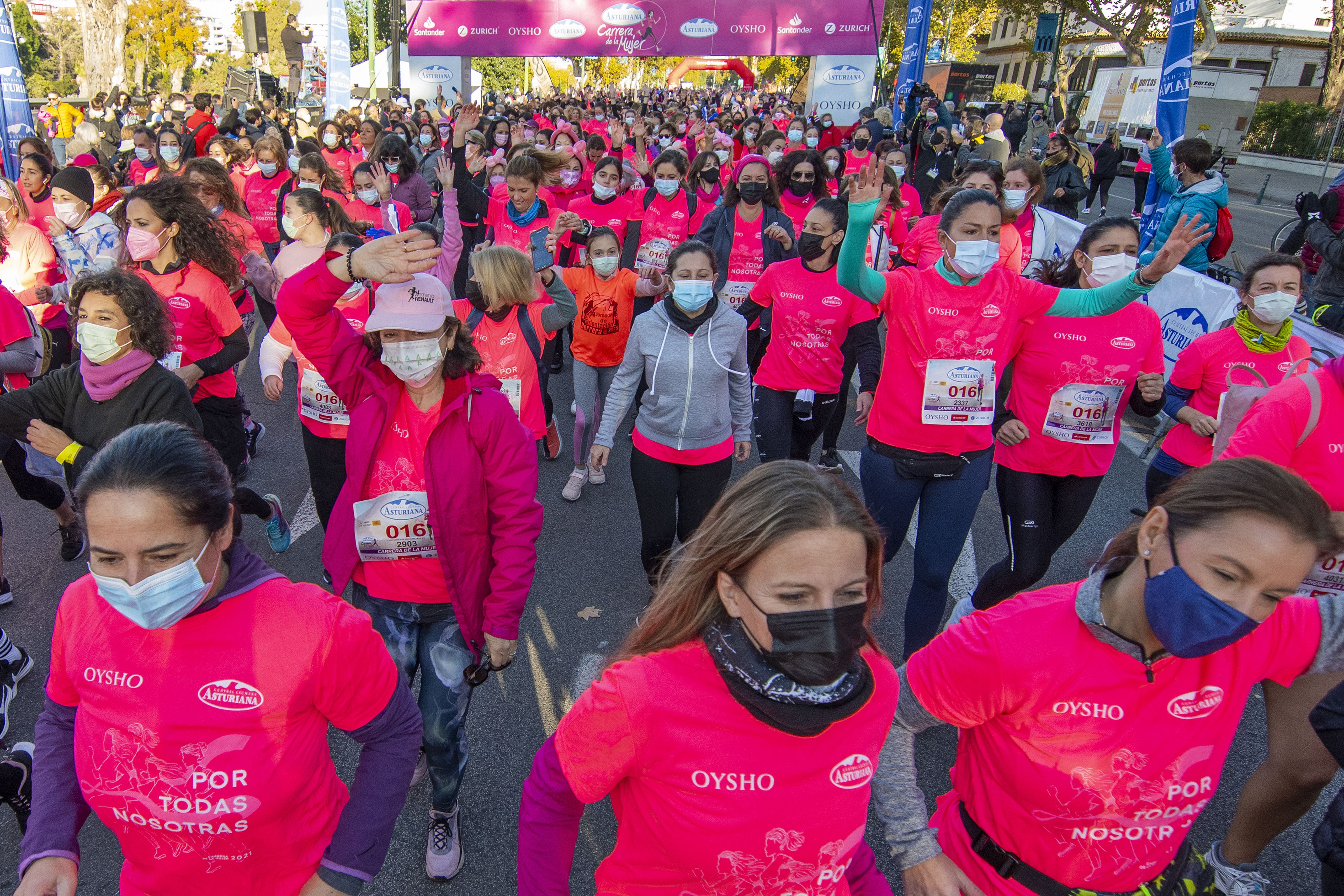 Las mejores fotos de la Carrera de la Mujer Central Lechera Asturiana Sevilla 2021 (SALIDA / GALERÍA 1)