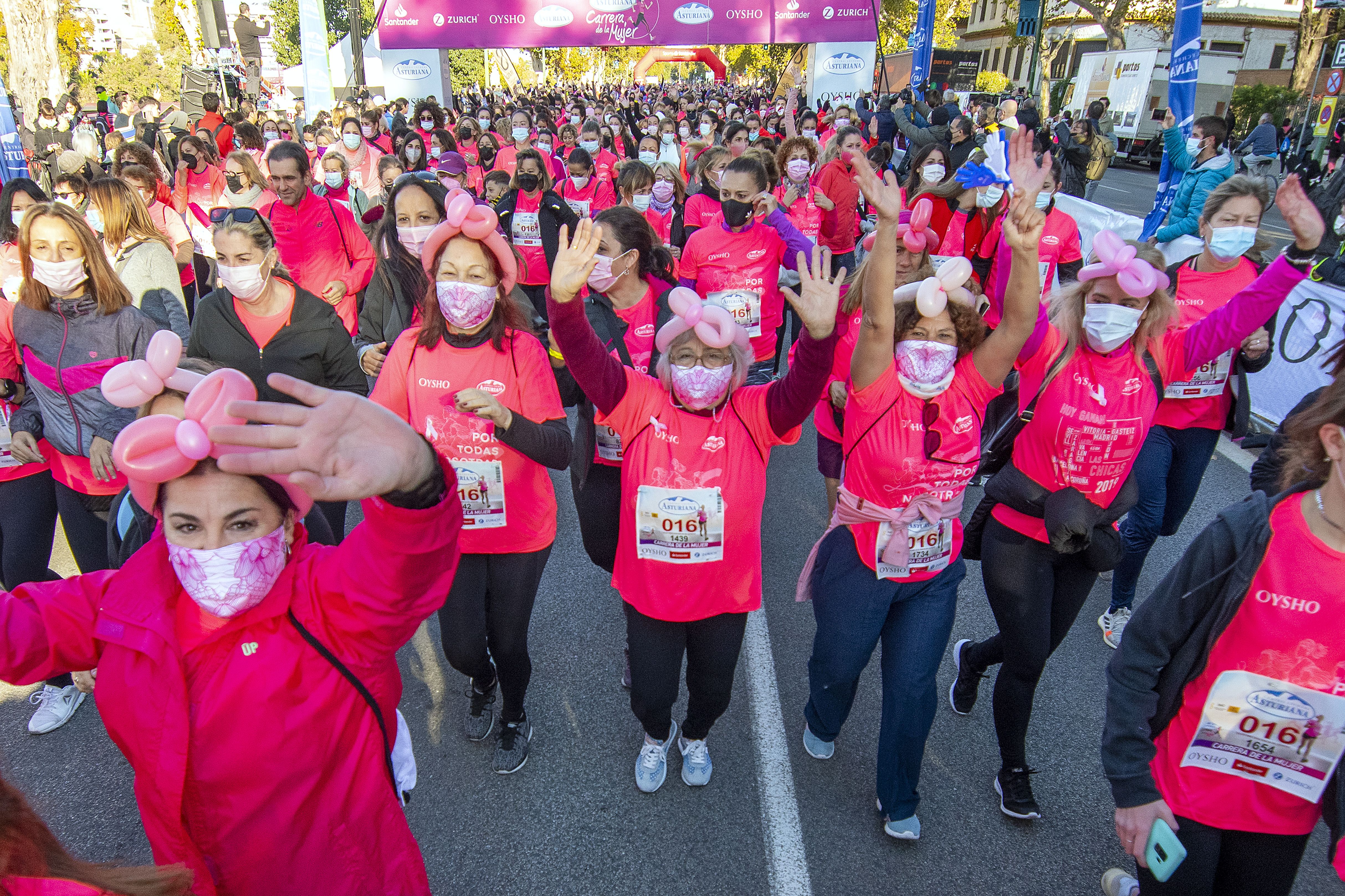 Las mejores fotos de la Carrera de la Mujer Central Lechera Asturiana Sevilla 2021 (SALIDA / GALERÍA 1)