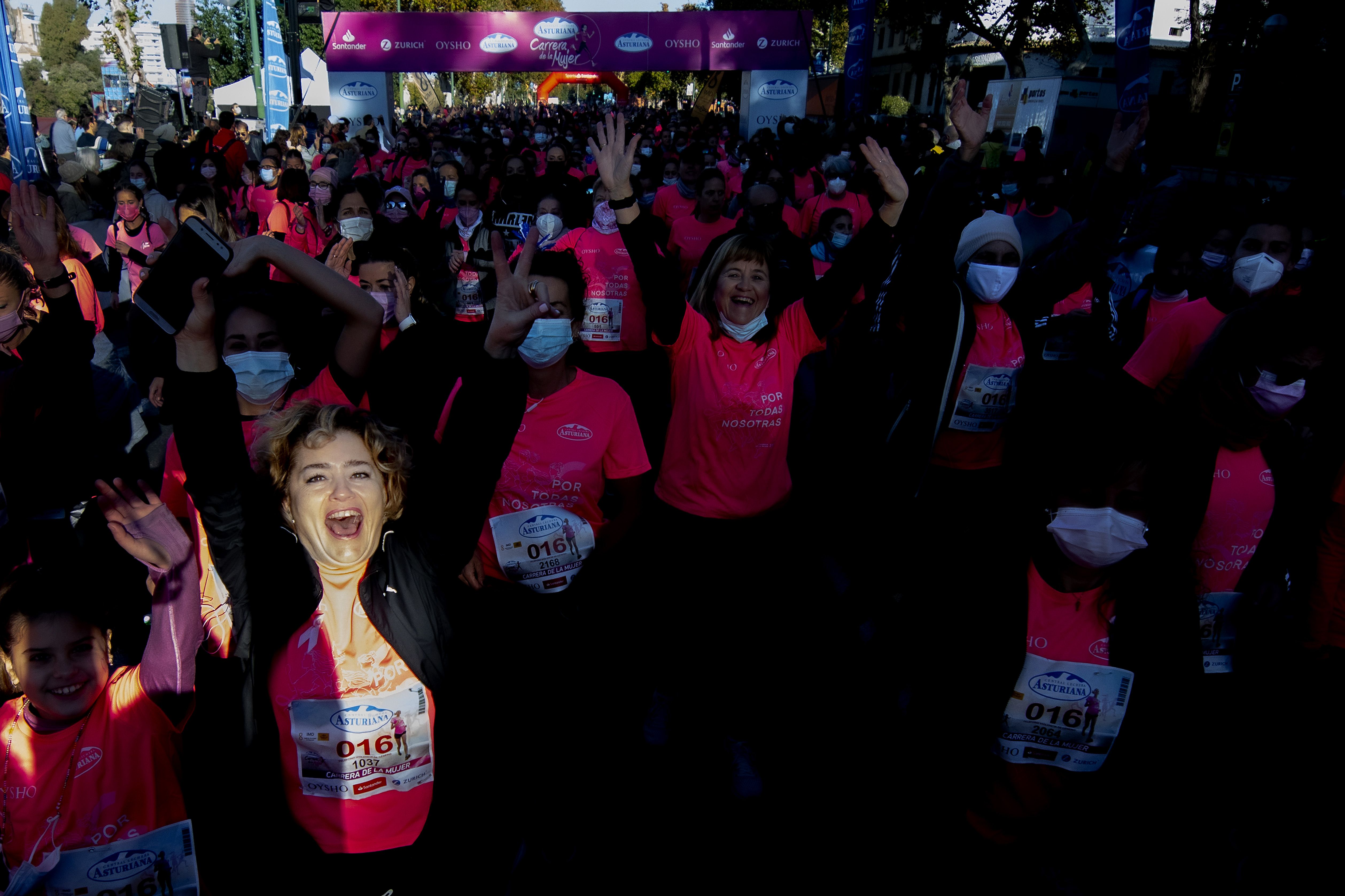 Las mejores fotos de la Carrera de la Mujer Central Lechera Asturiana Sevilla 2021 (SALIDA / GALERÍA 1)