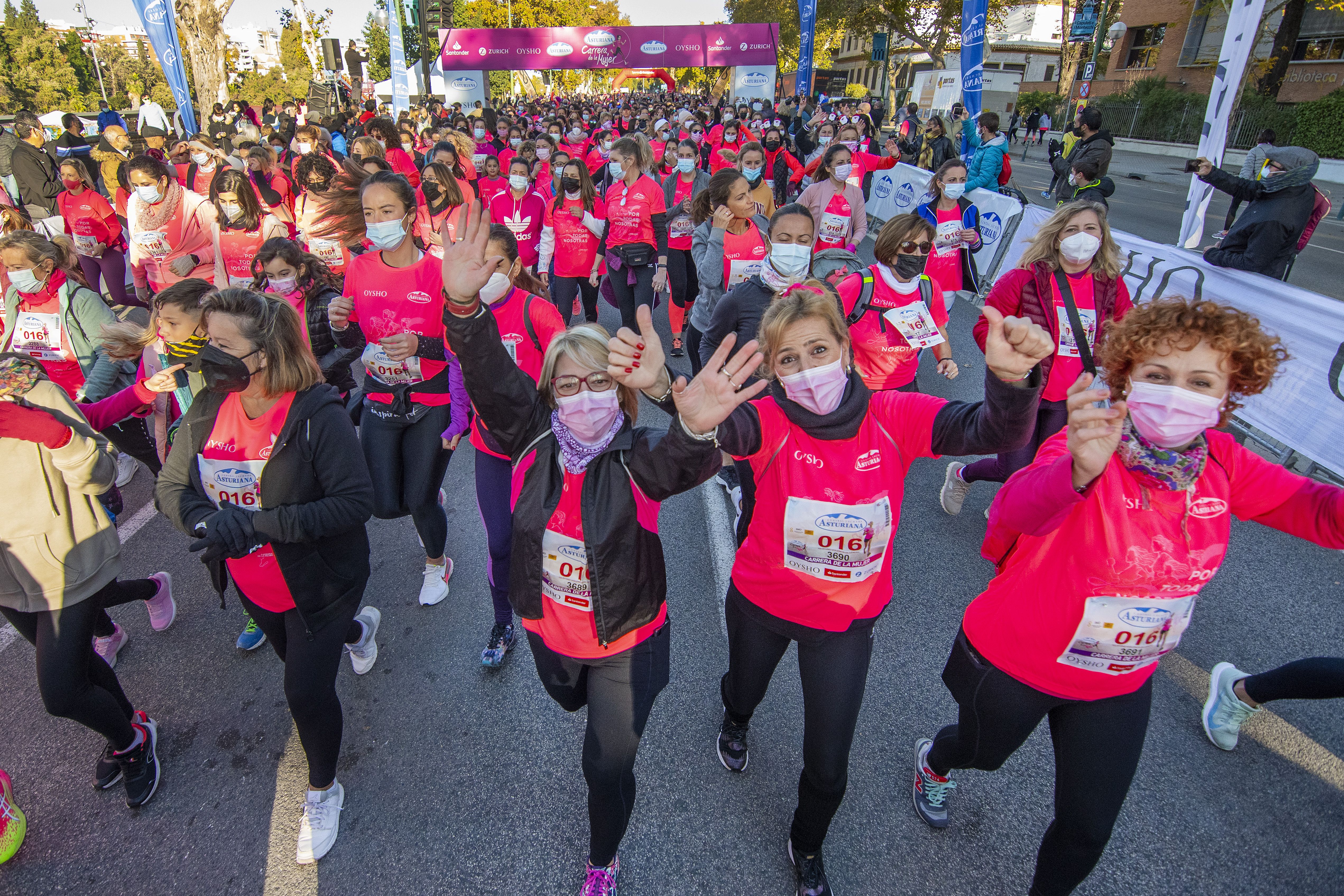 Las mejores fotos de la Carrera de la Mujer Central Lechera Asturiana Sevilla 2021 (SALIDA / GALERÍA 1)