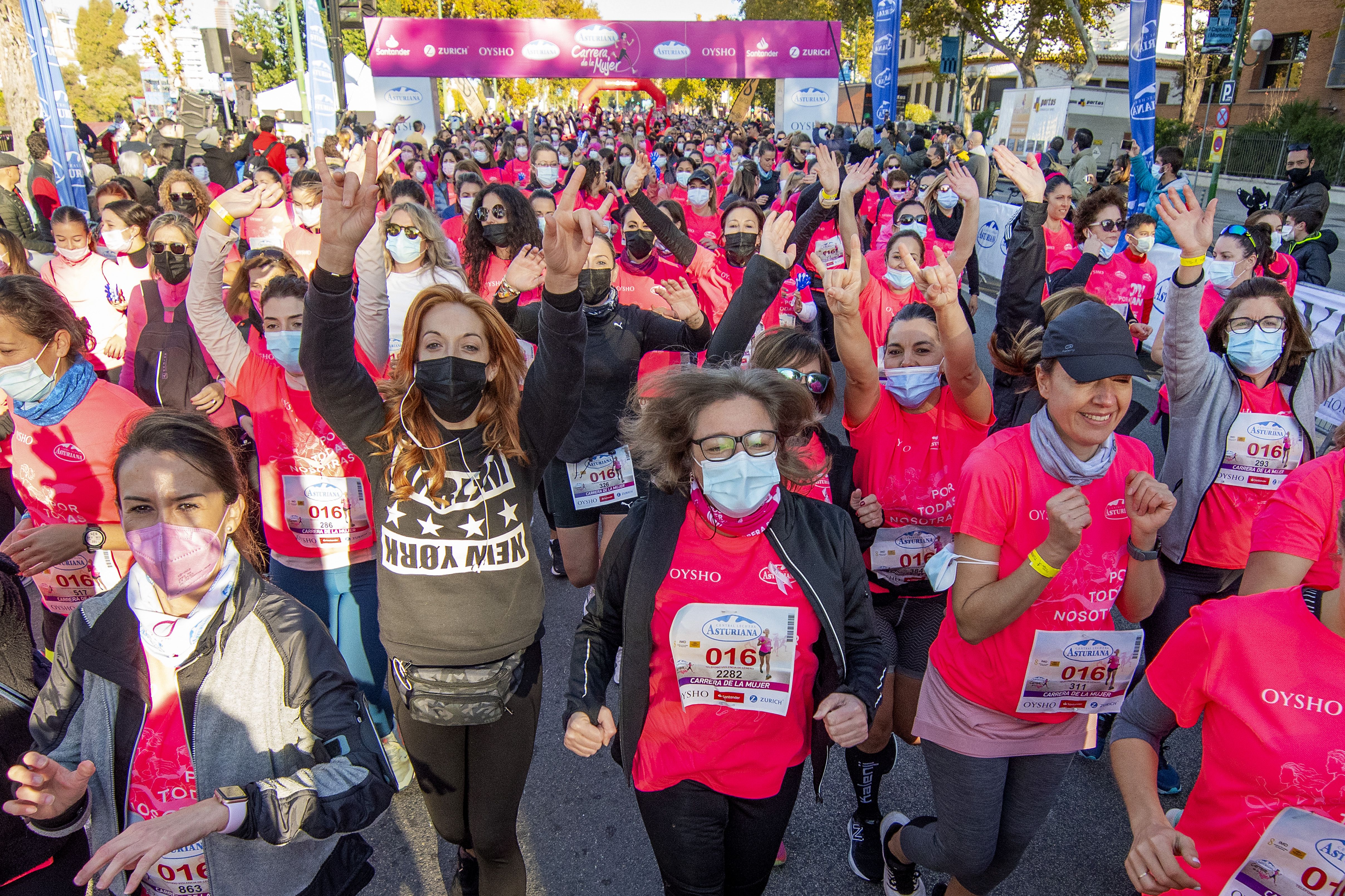 Las mejores fotos de la Carrera de la Mujer Central Lechera Asturiana Sevilla 2021 (SALIDA / GALERÍA 1)