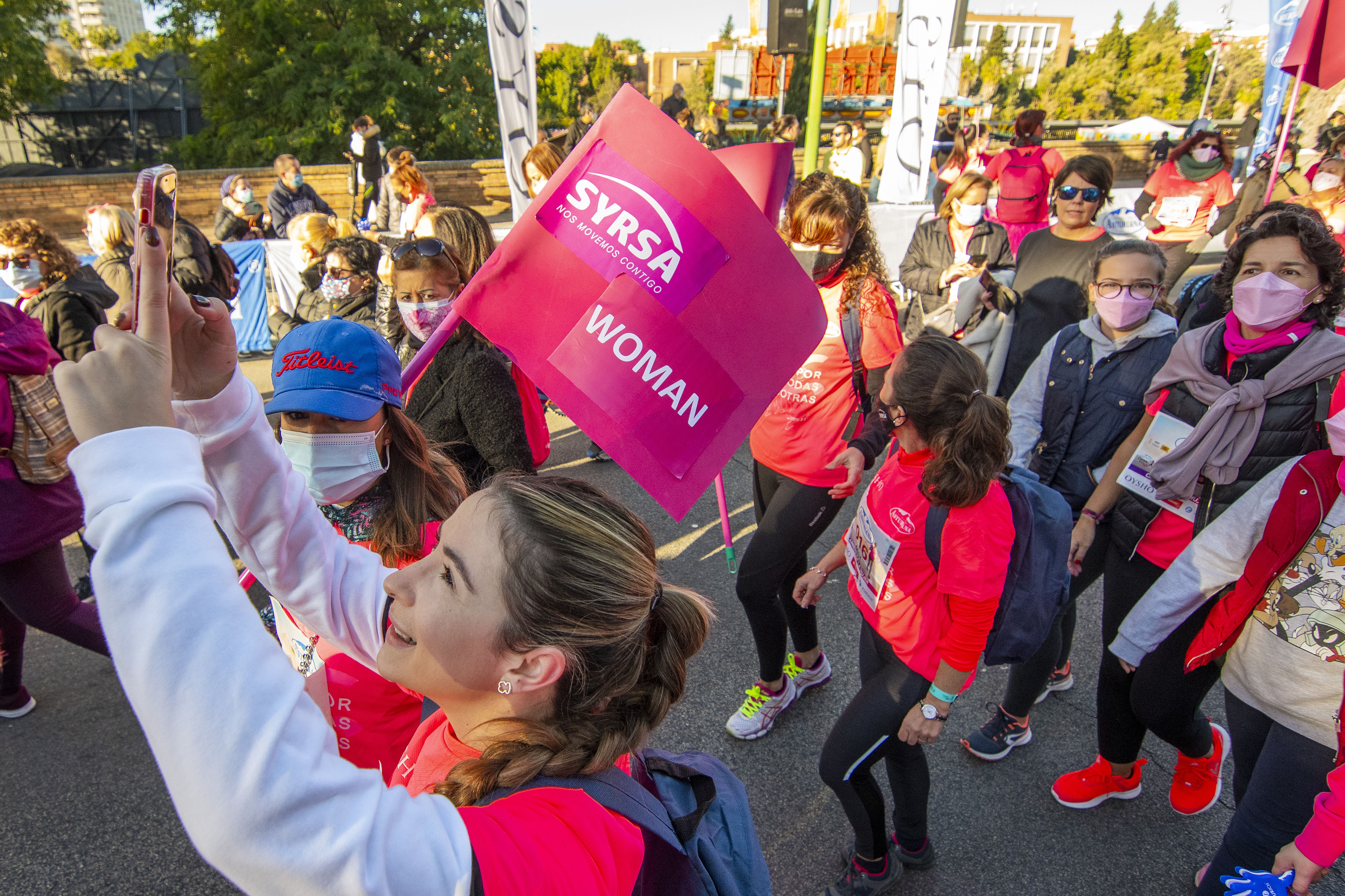 Las mejores fotos de la Carrera de la Mujer Central Lechera Asturiana Sevilla 2021 (SALIDA / GALERÍA 2)