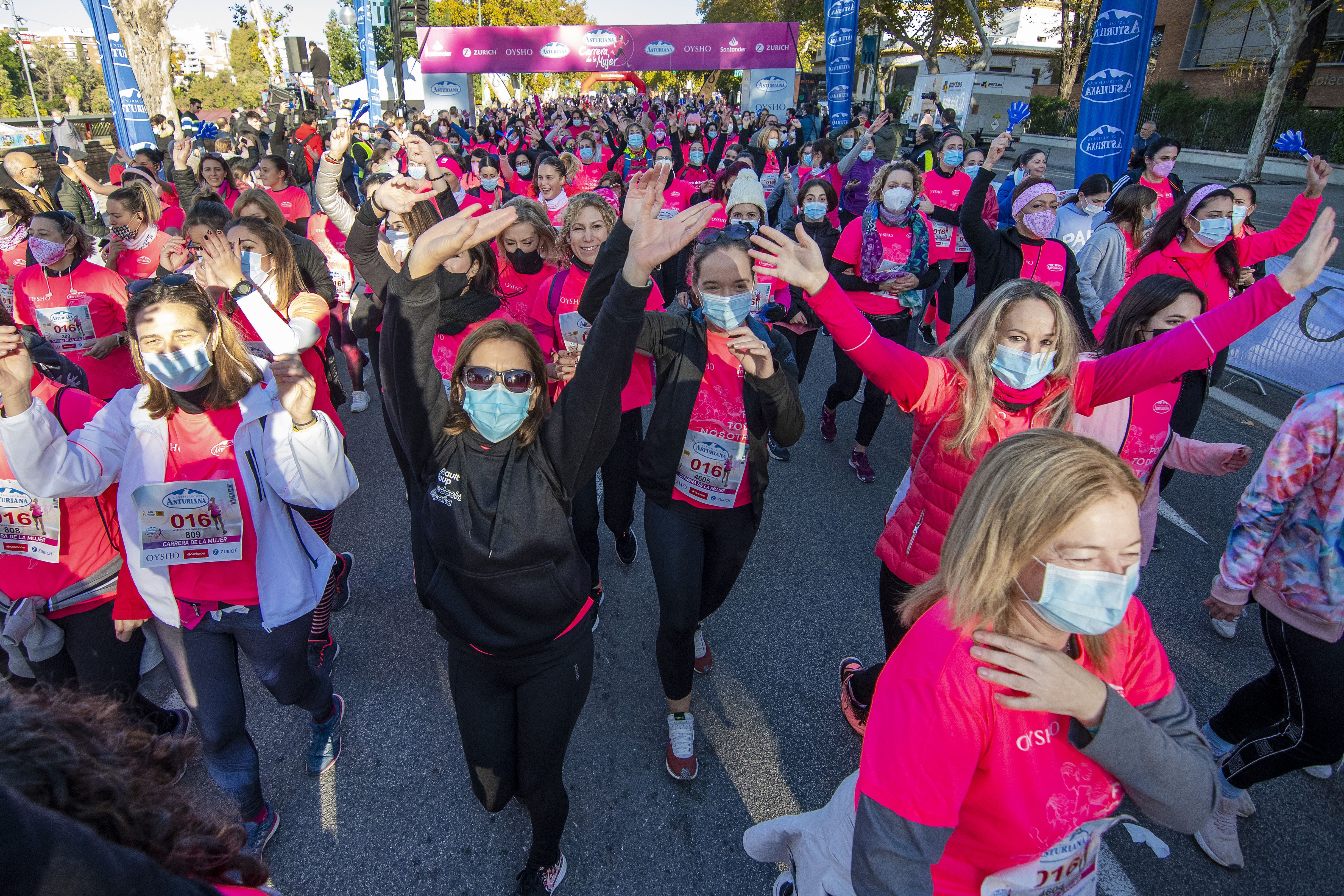 Las mejores fotos de la Carrera de la Mujer Central Lechera Asturiana Sevilla 2021 (SALIDA / GALERÍA 2)