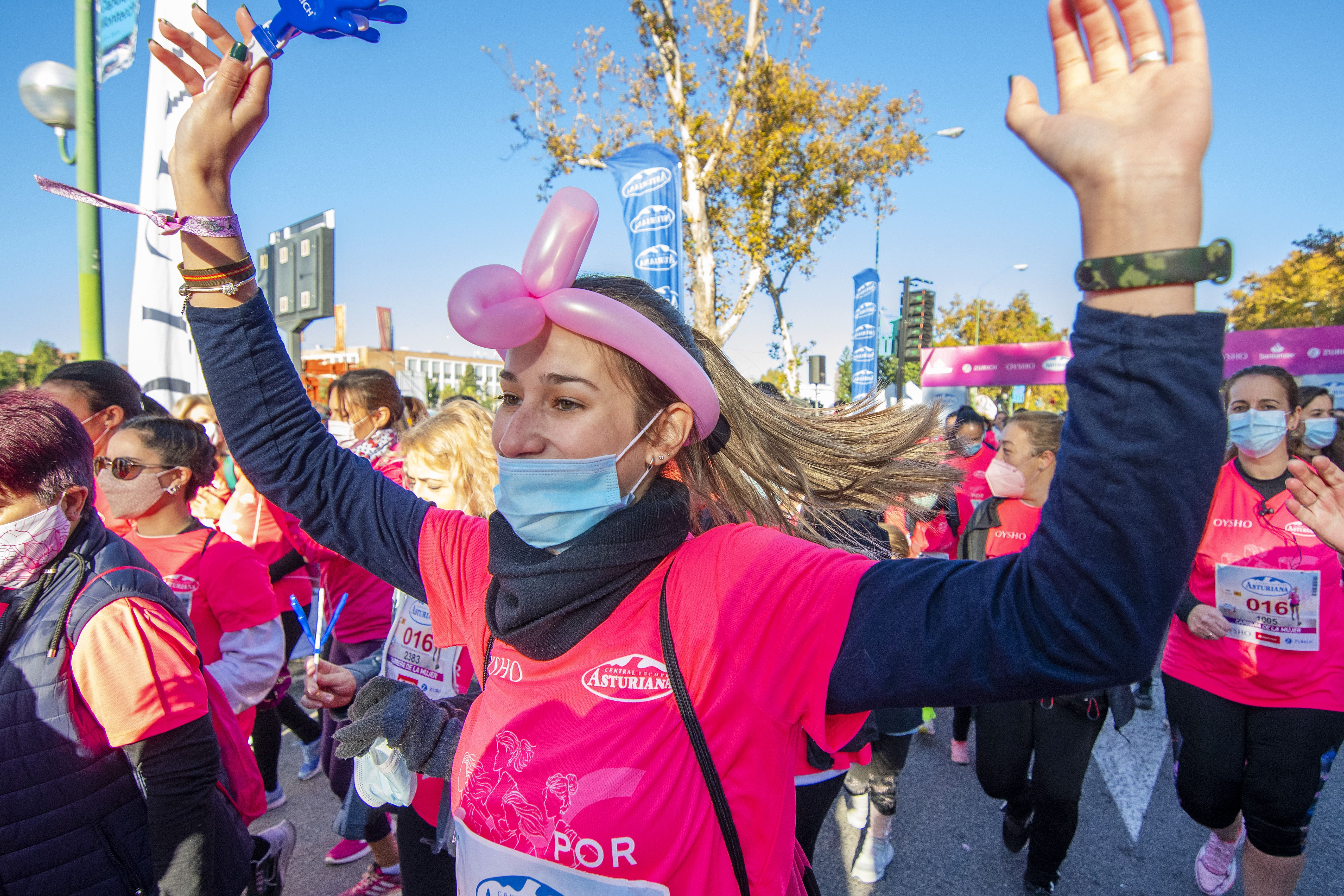 Las mejores fotos de la Carrera de la Mujer Central Lechera Asturiana Sevilla 2021 (SALIDA / GALERÍA 2)